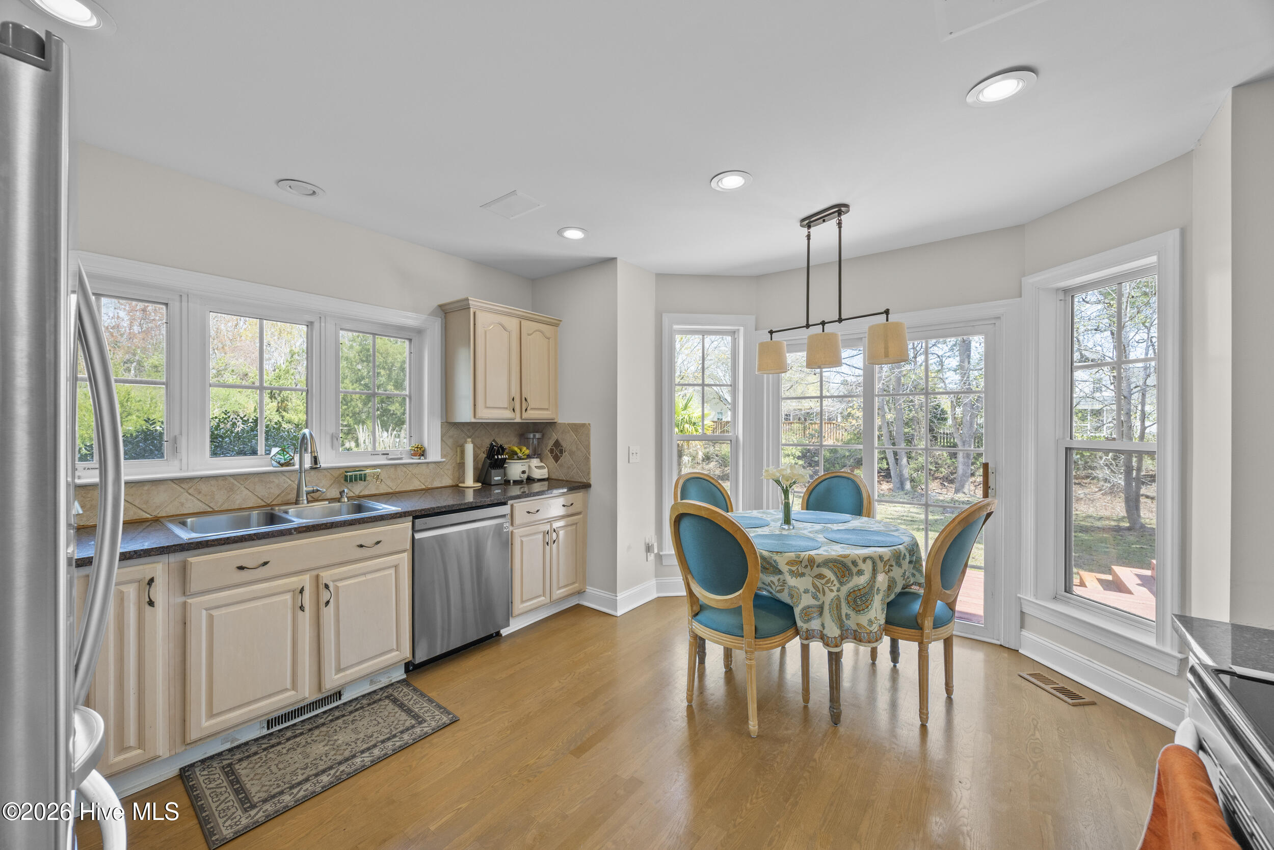 100561336 | Photo 13