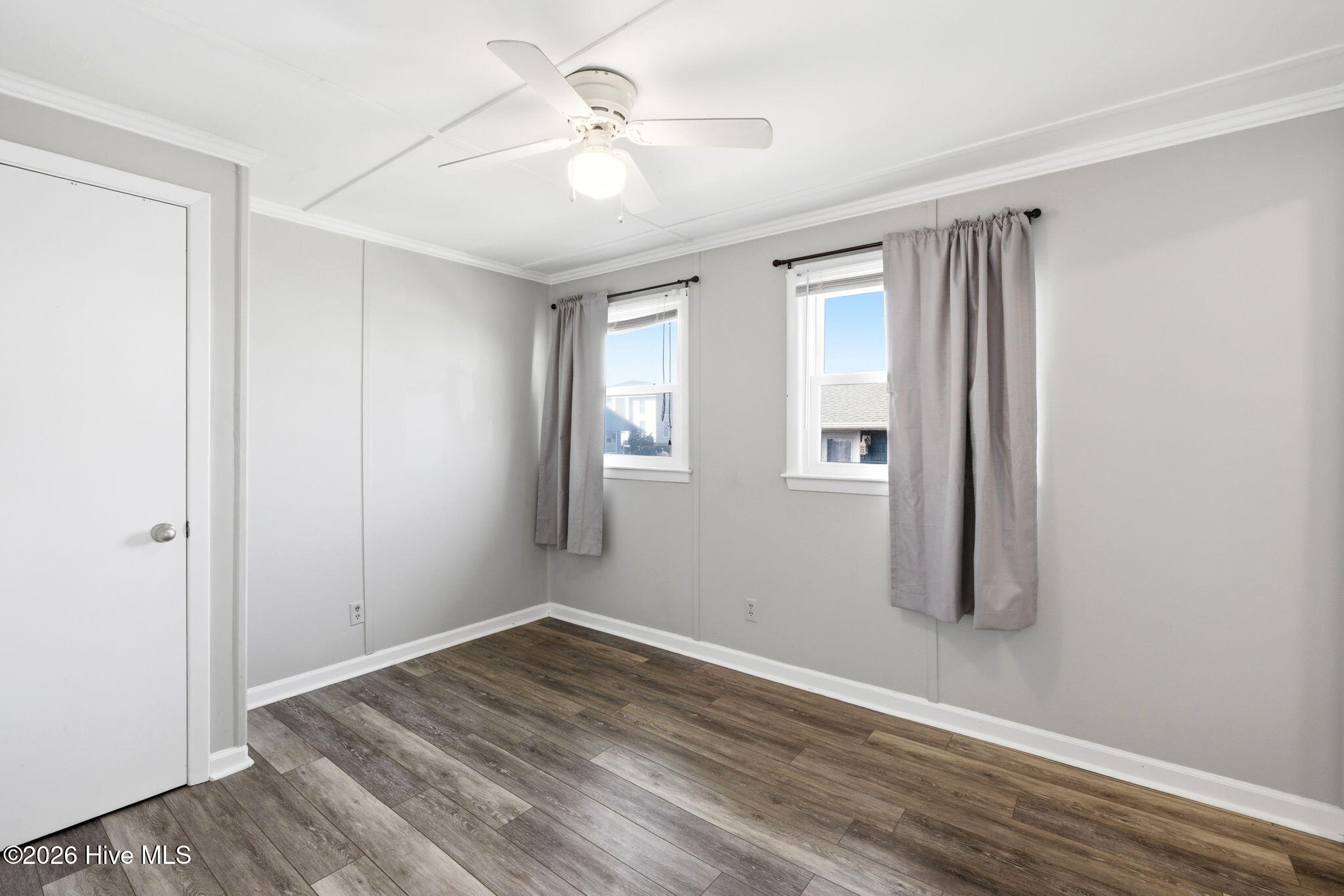 100557870 | Photo 30