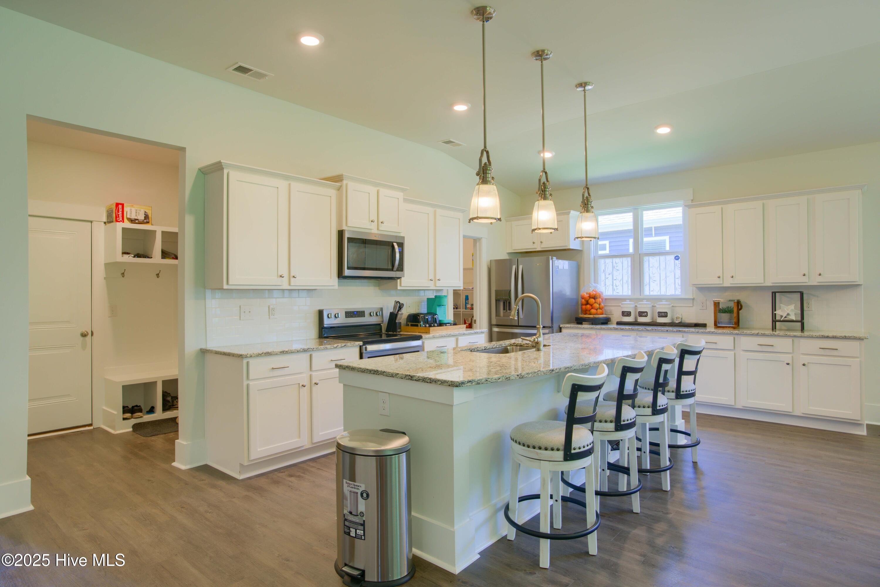 100564449 | Photo 12