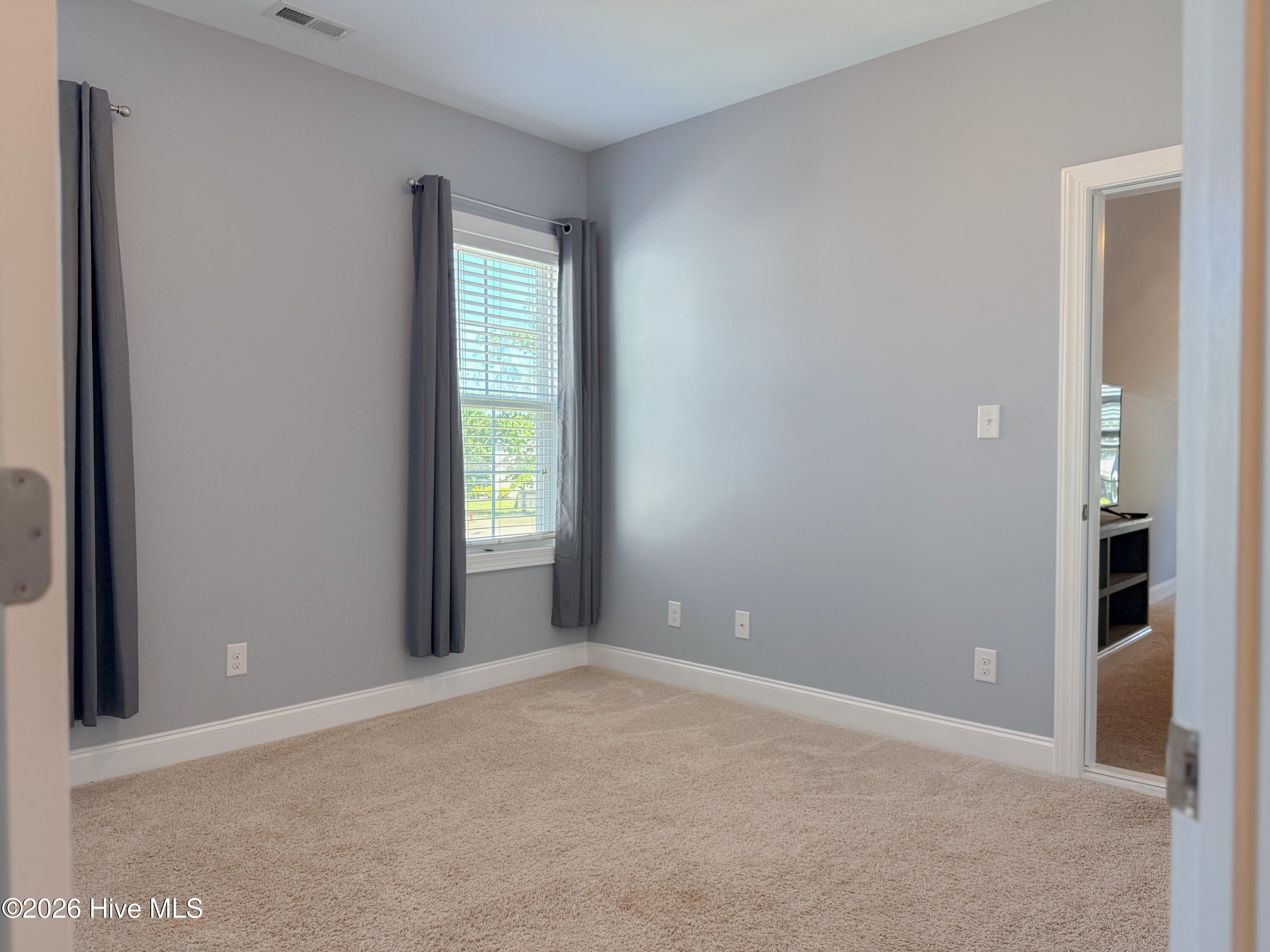 100569259 | Photo 63