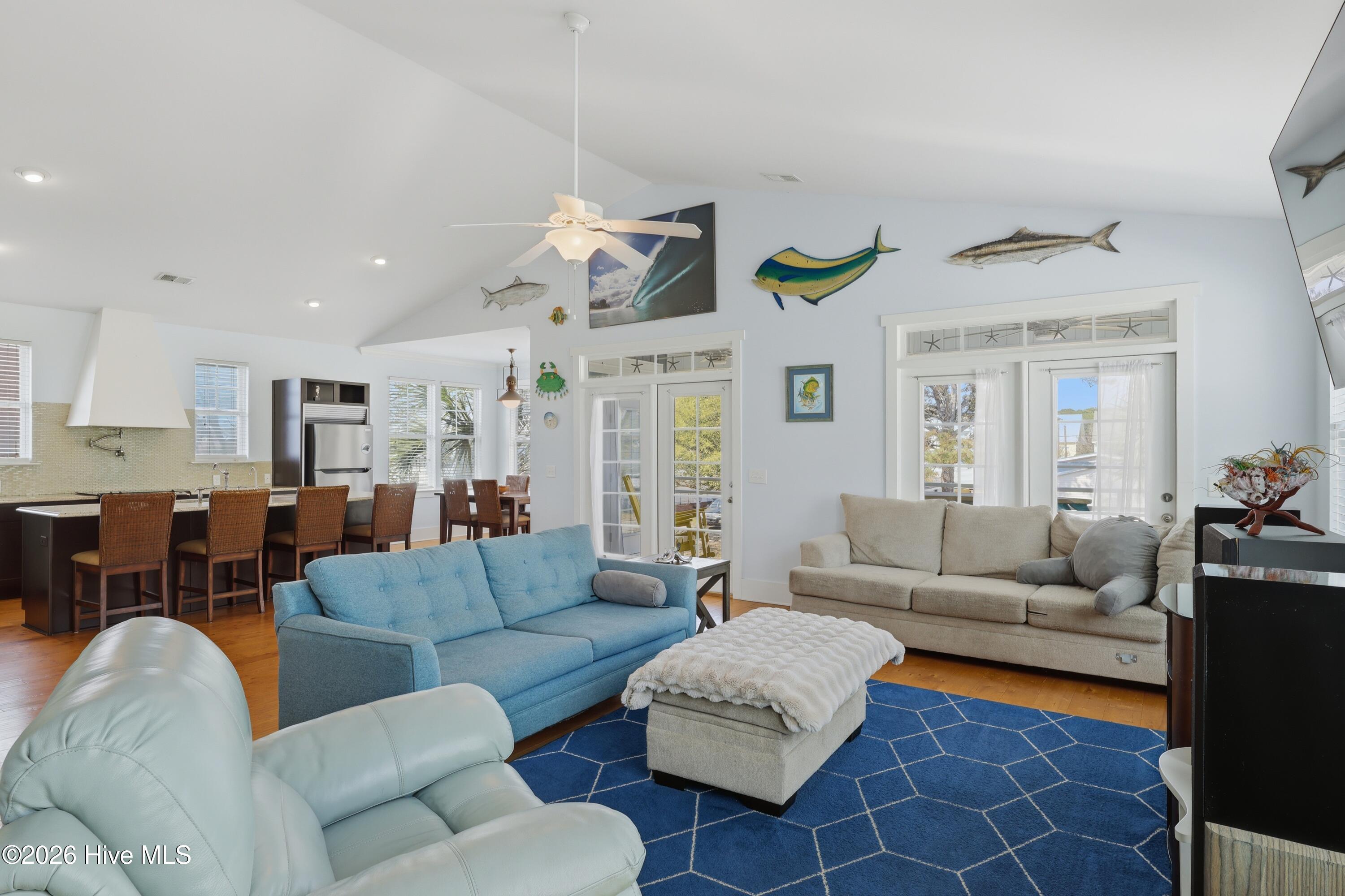 100564294 | Photo 36