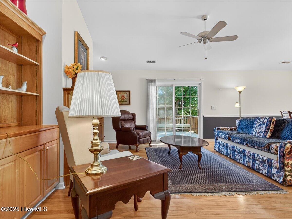 100537242 | Photo 14