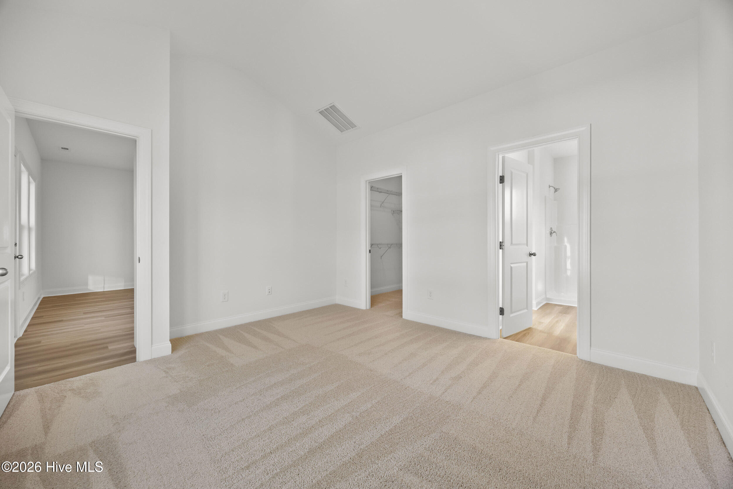 100549370 | Photo 22