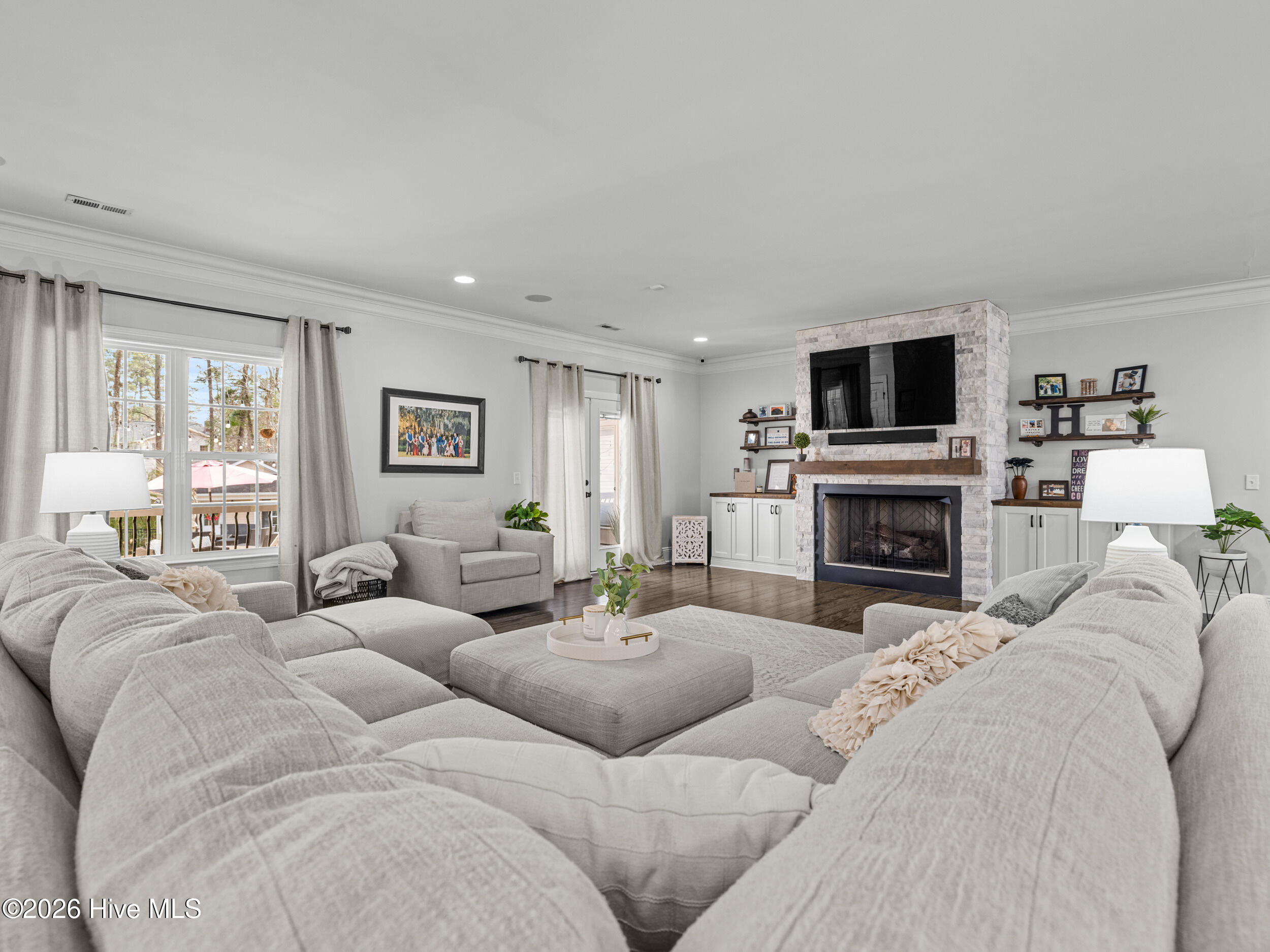 100557590 | Photo 11