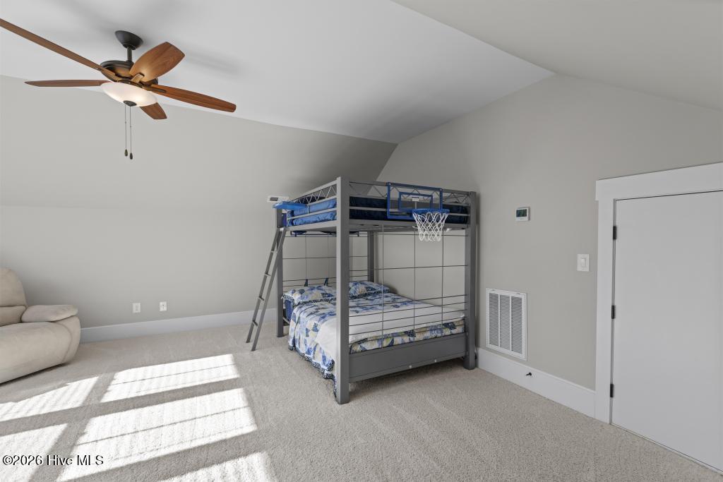 100558898 | Photo 35