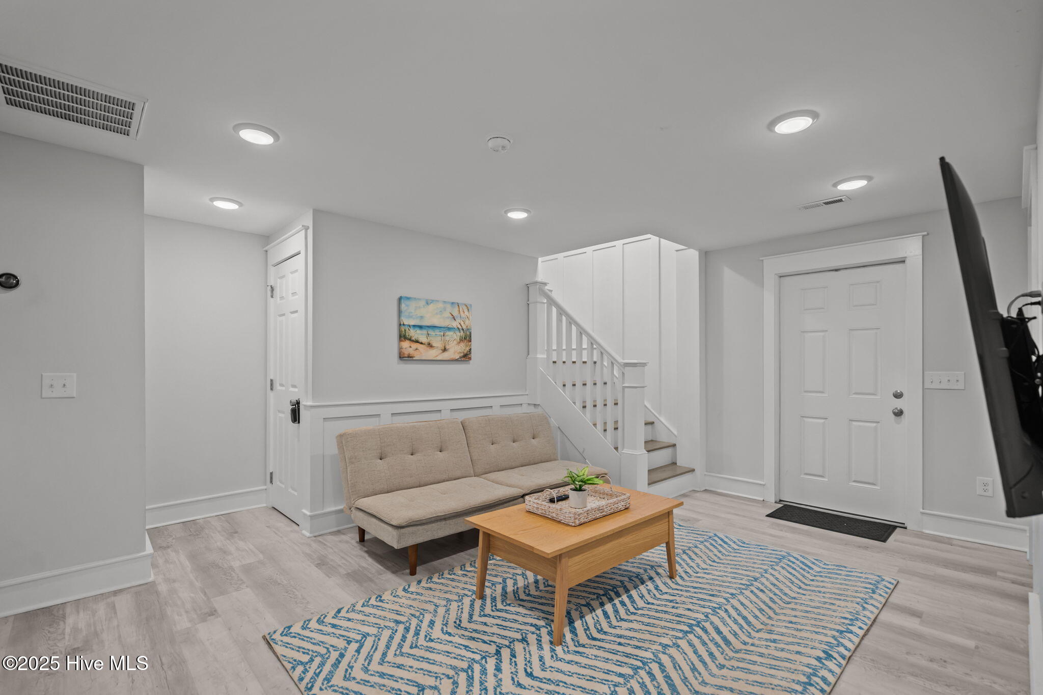 100523824 | Photo 45