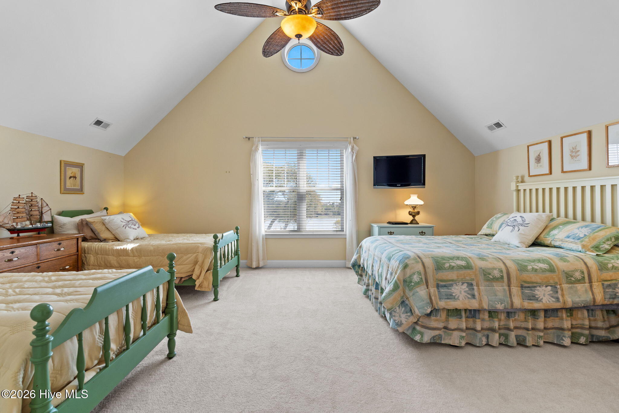 100566344 | Photo 61