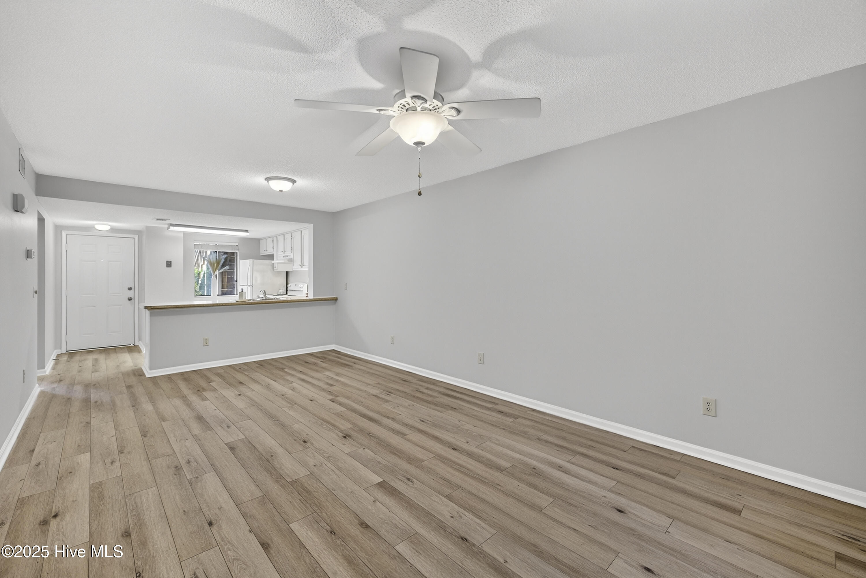 100542776 | Photo 23