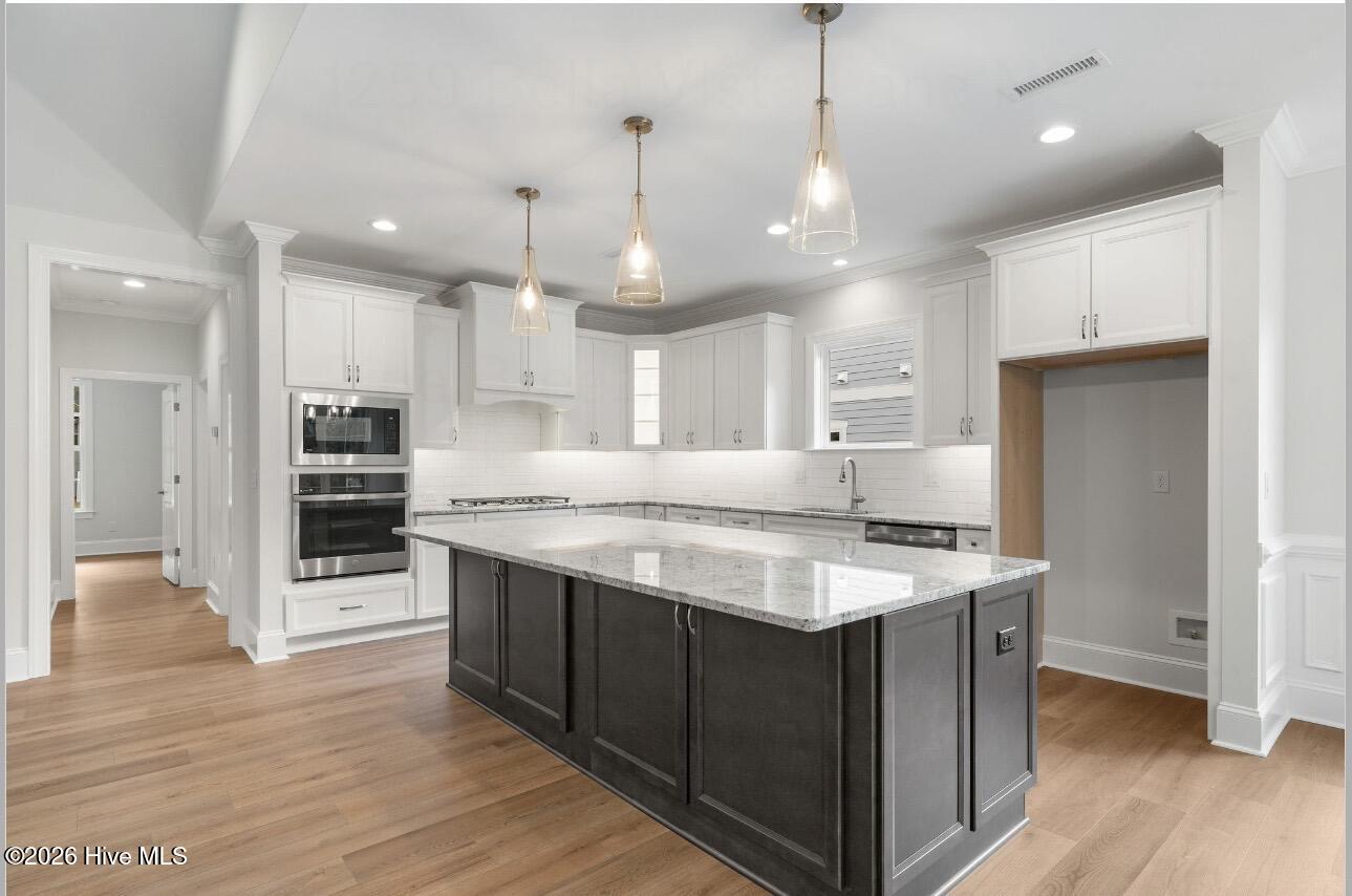 100556989 | Photo 14