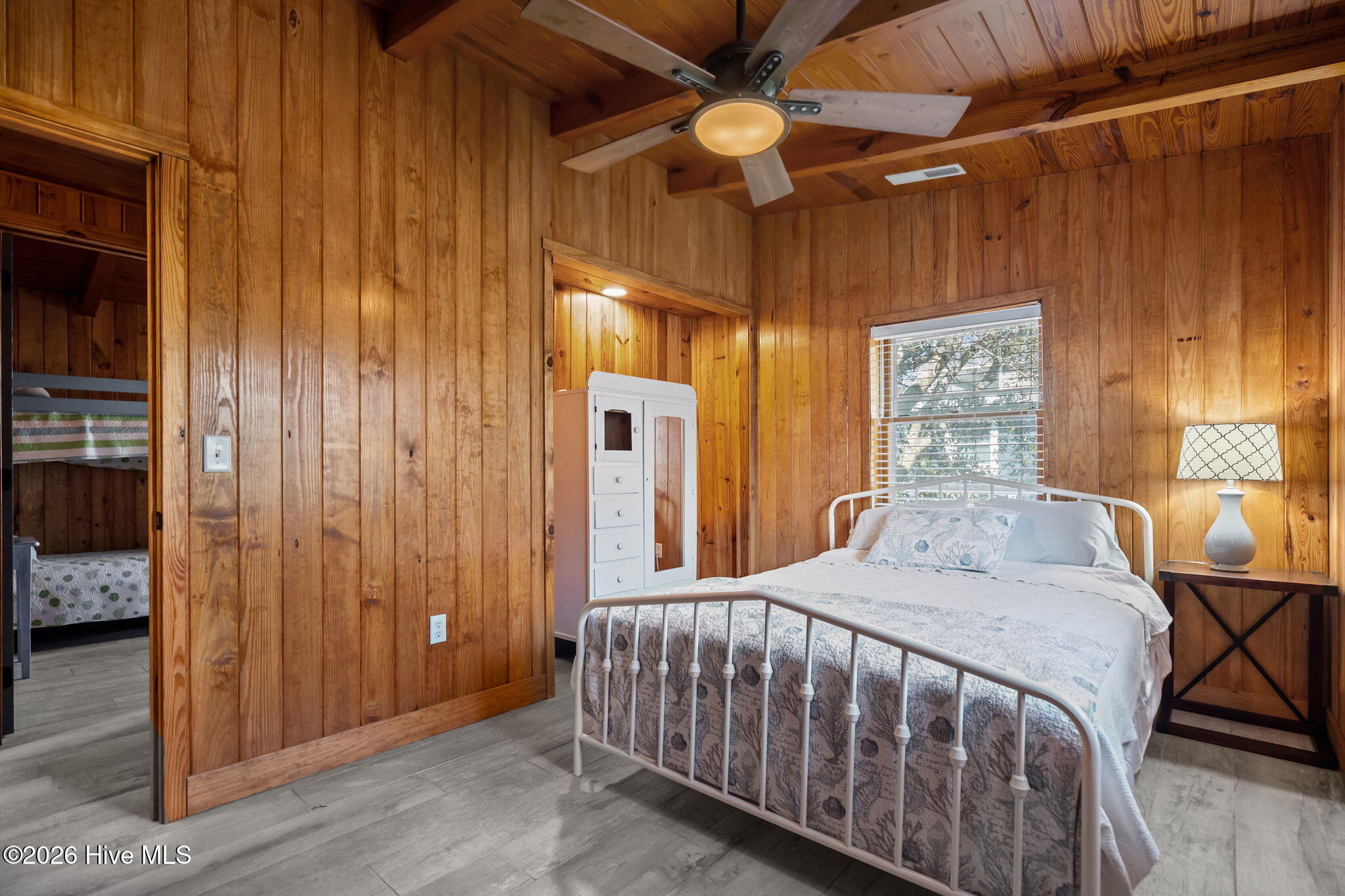 100545897 | Photo 36