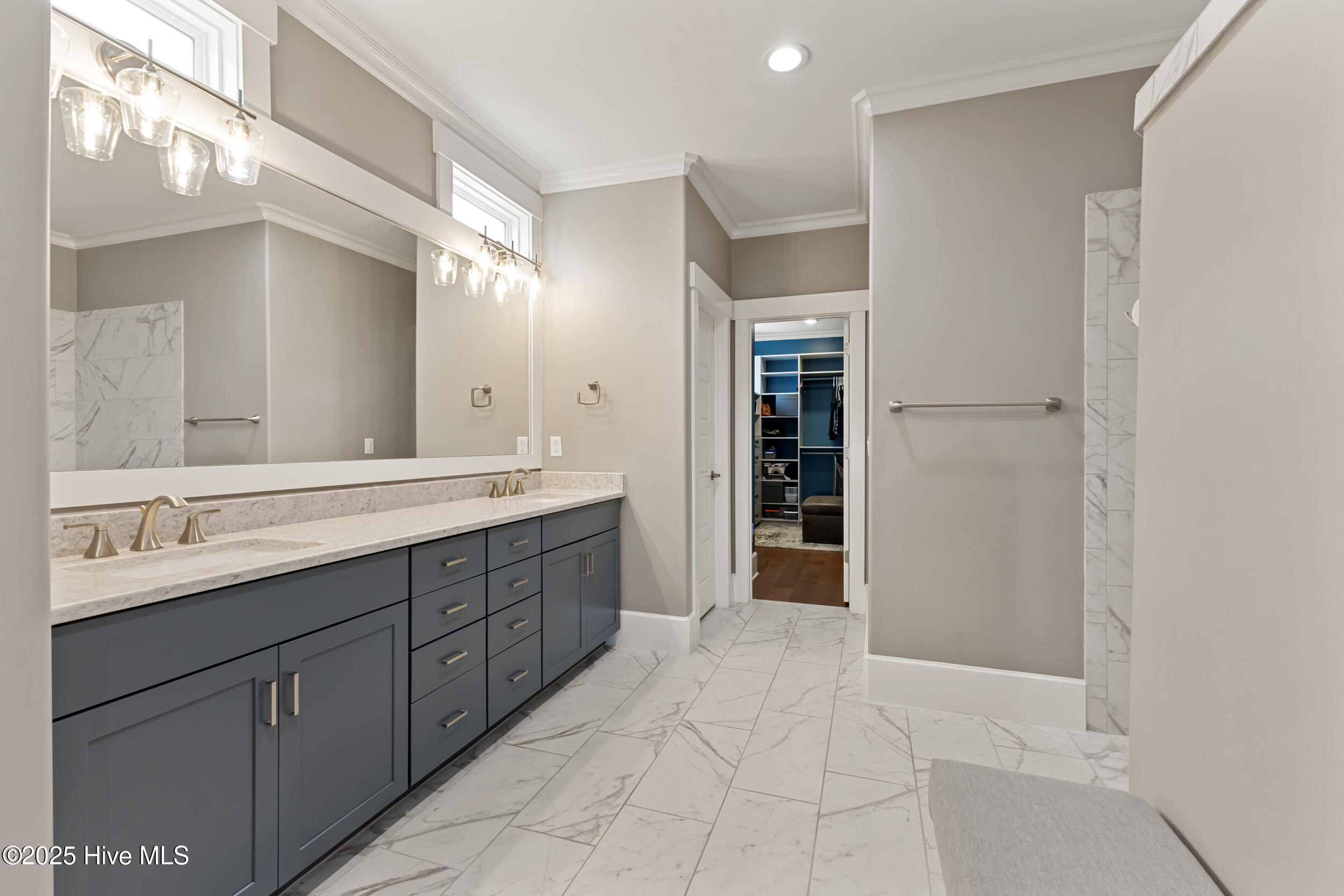 100550581 | Photo 18