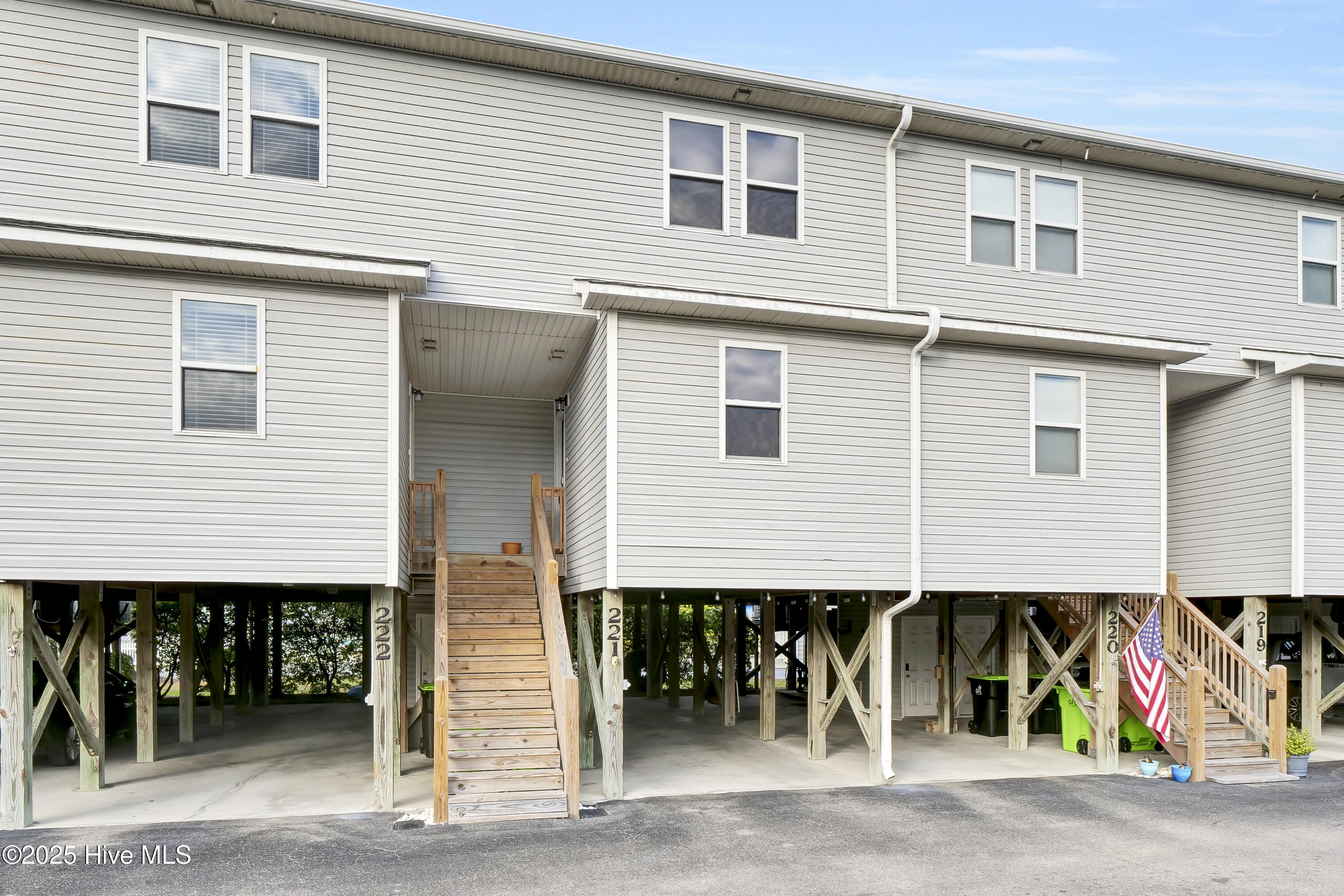 100548248 | Photo 39