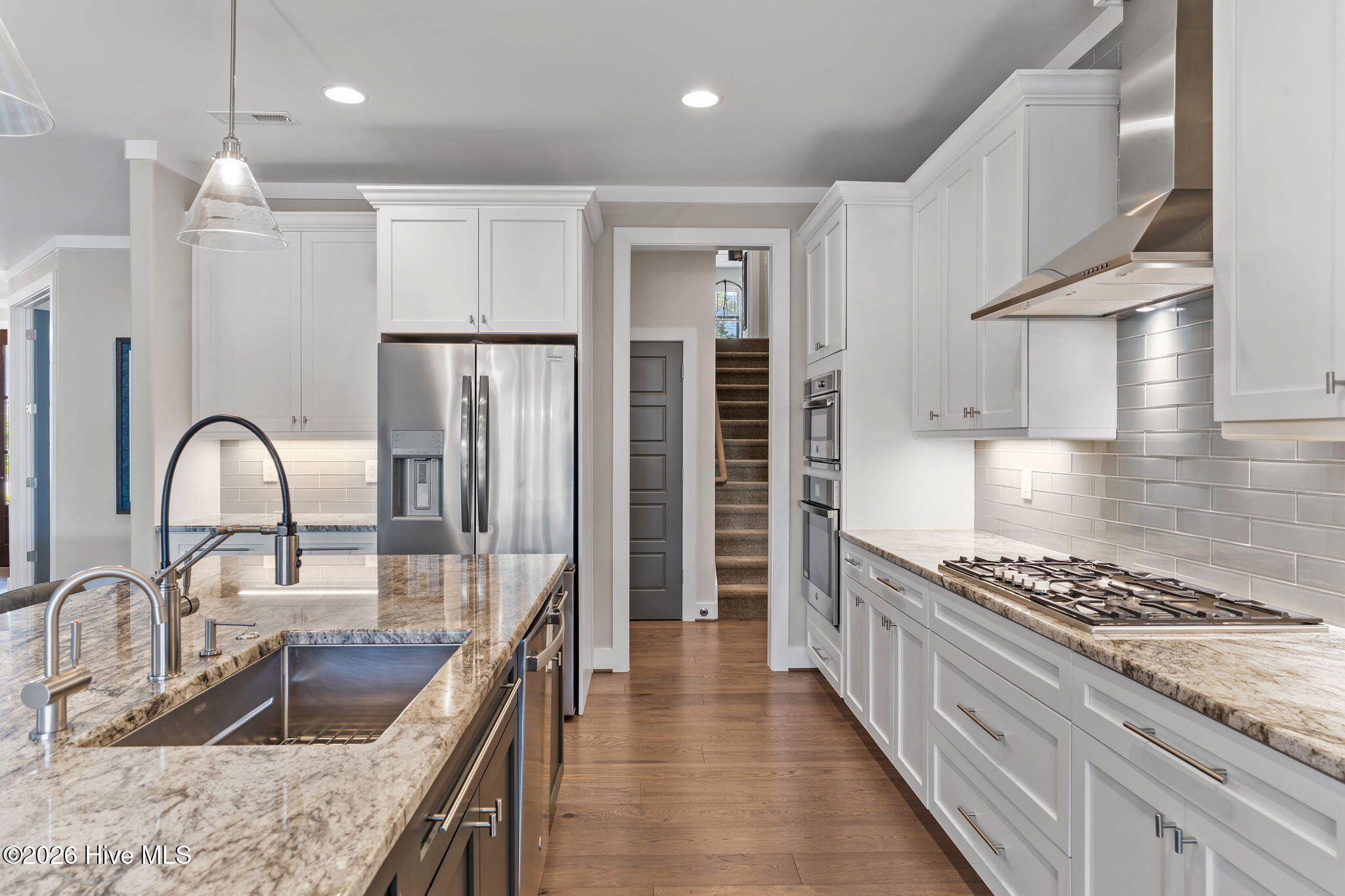 100568517 | Photo 21