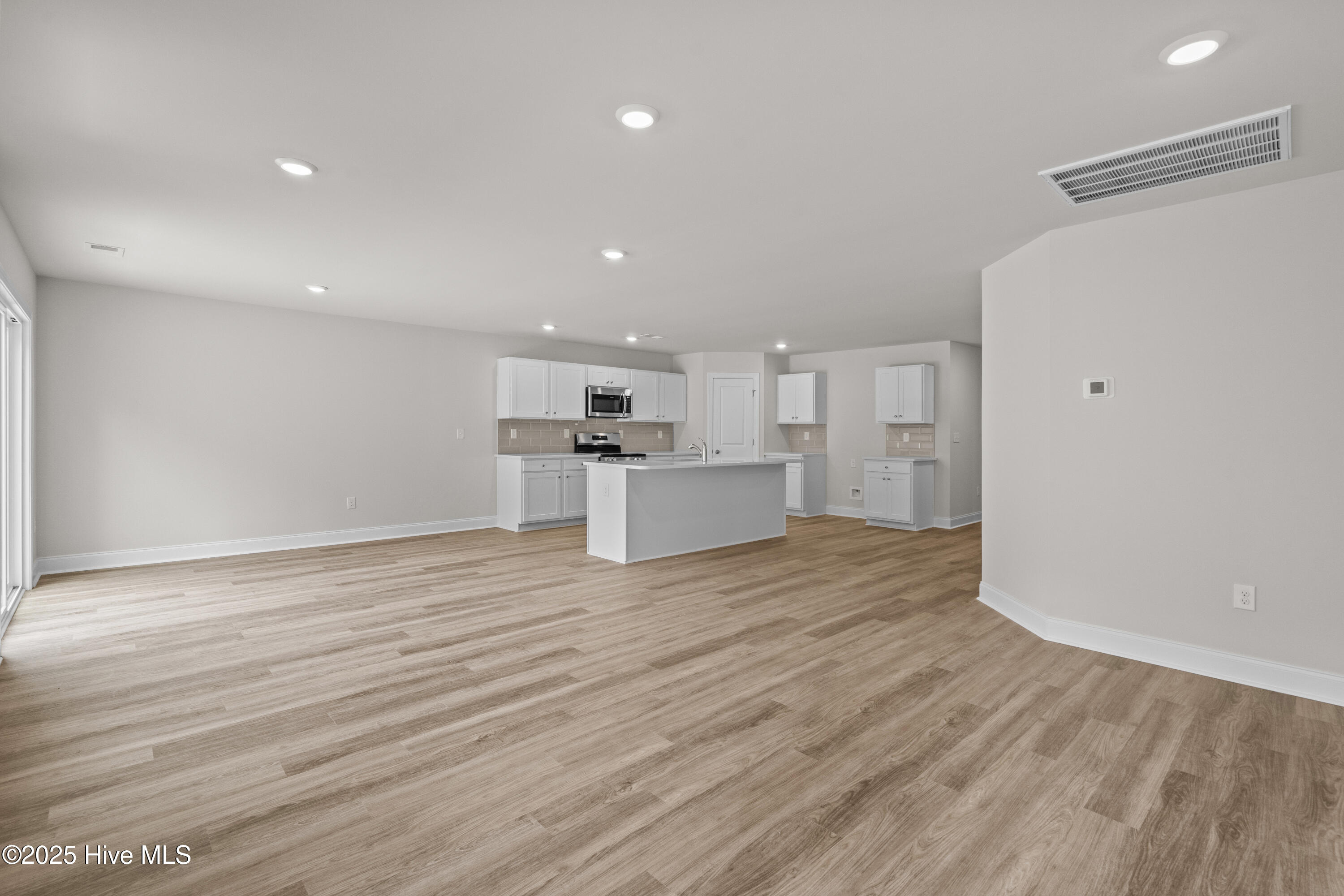 100526772 | Photo 14