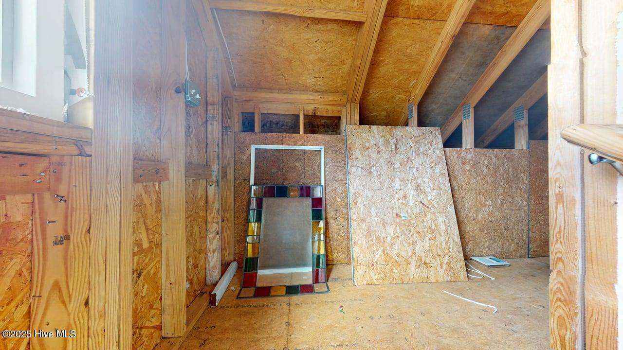 100502870 | Photo 53