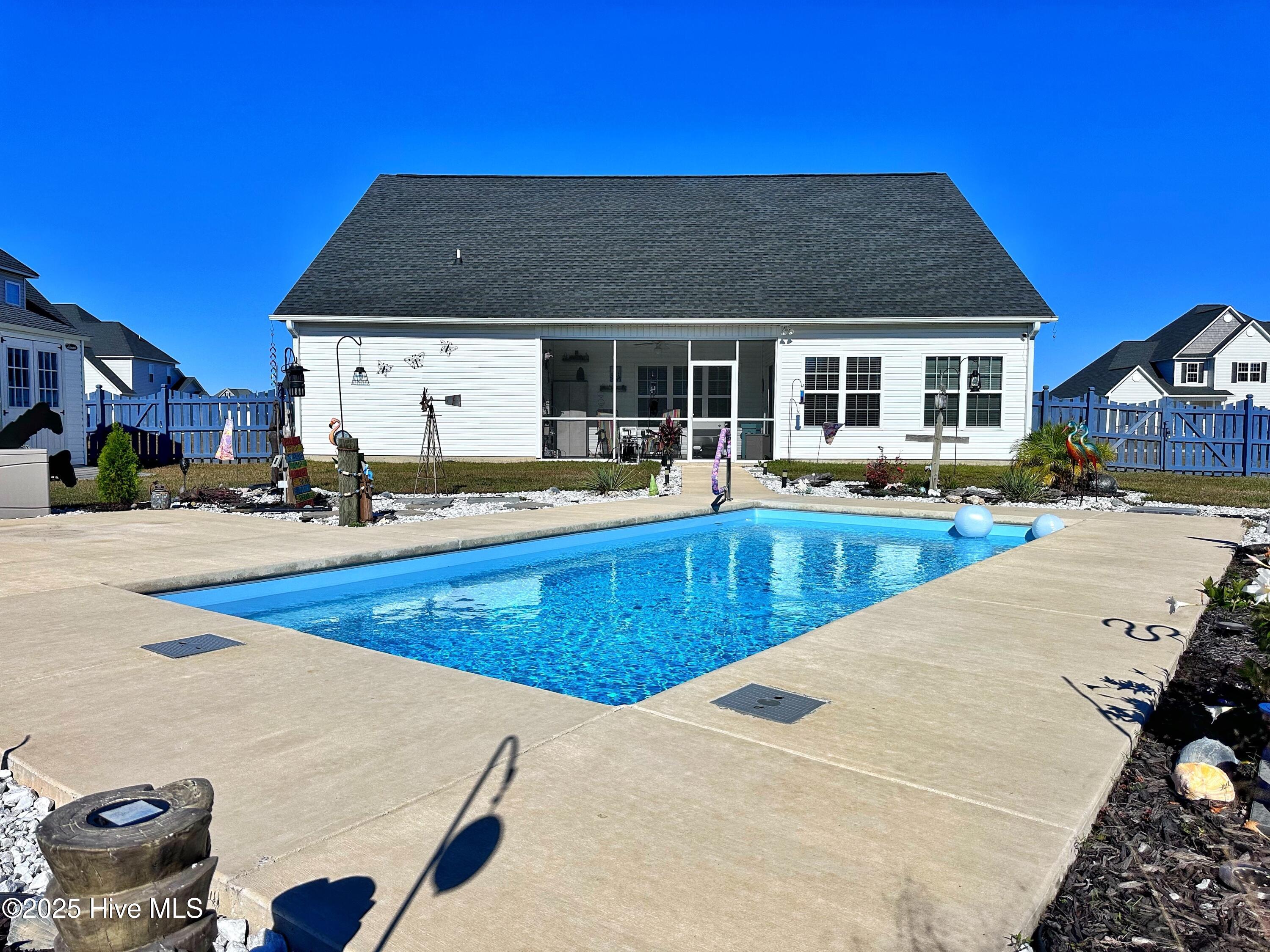 100540901 | Photo 73