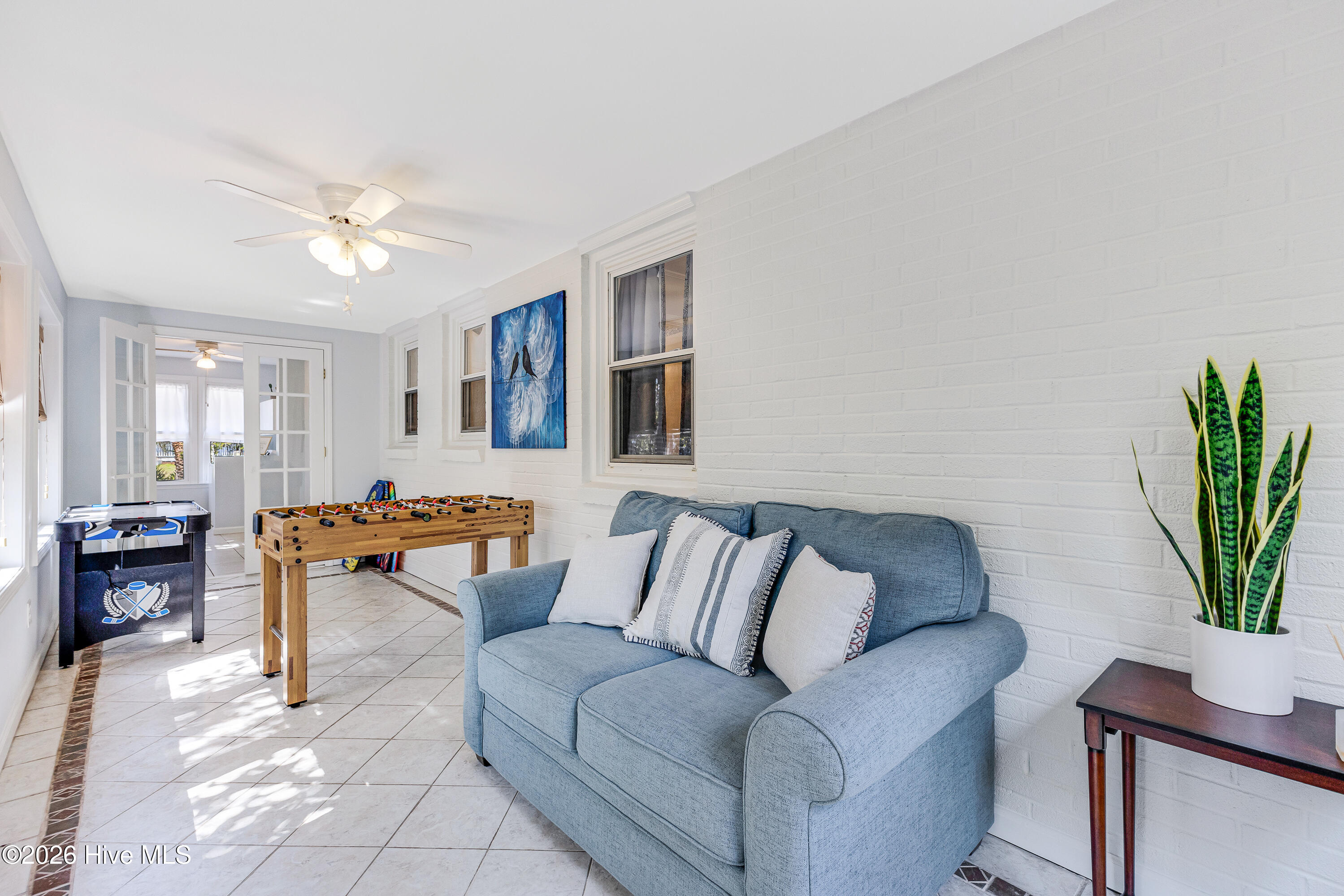 100569665 | Photo 17