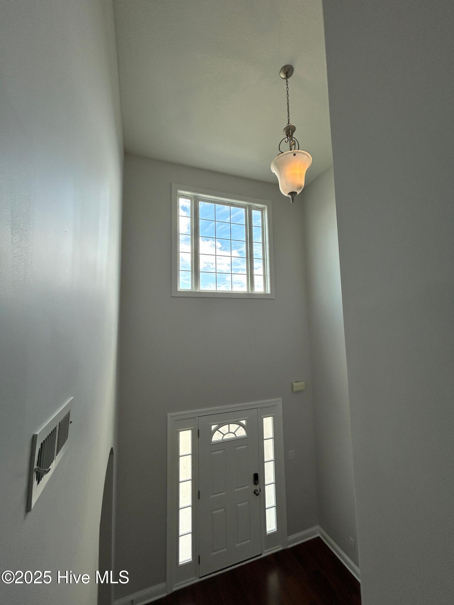 100528484 | Photo 21