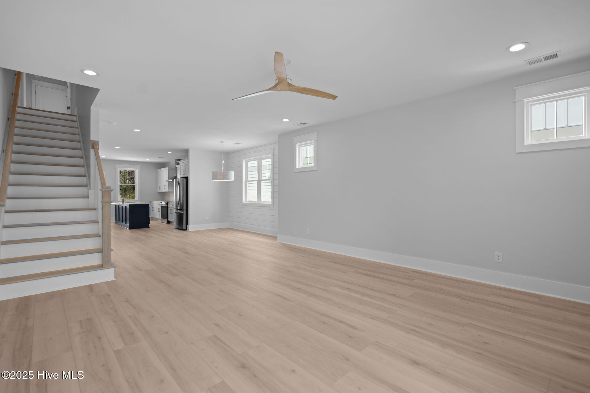 100537880 | Photo 63