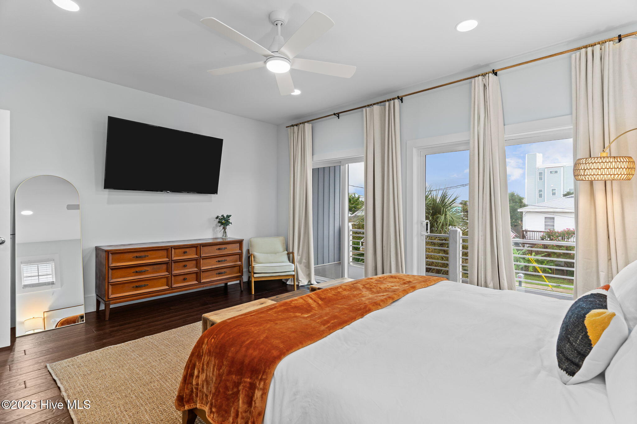 100494725 | Photo 23