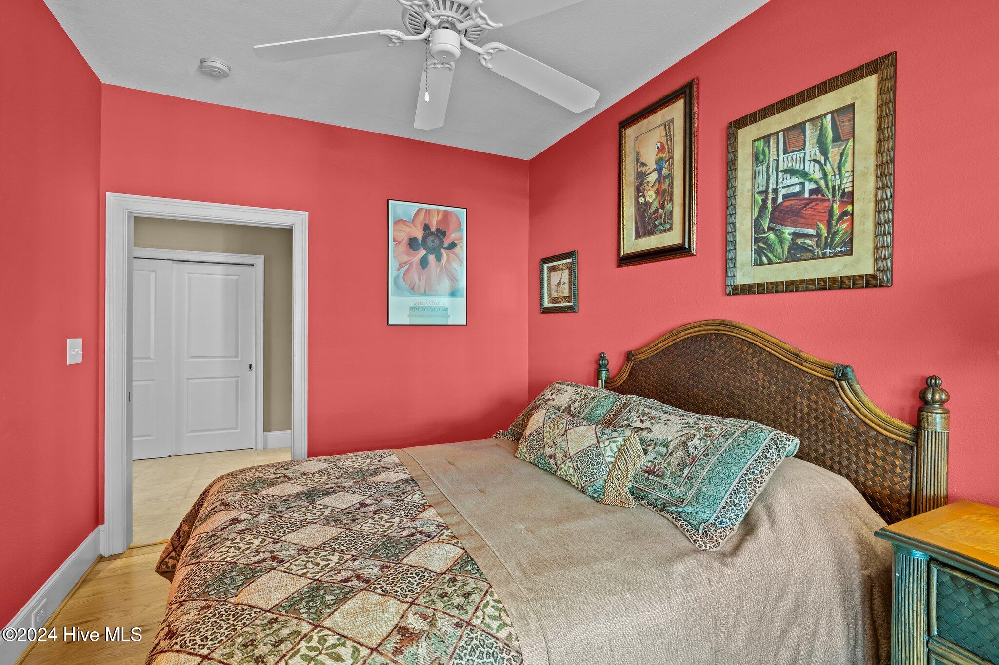 100476259 | Photo 41