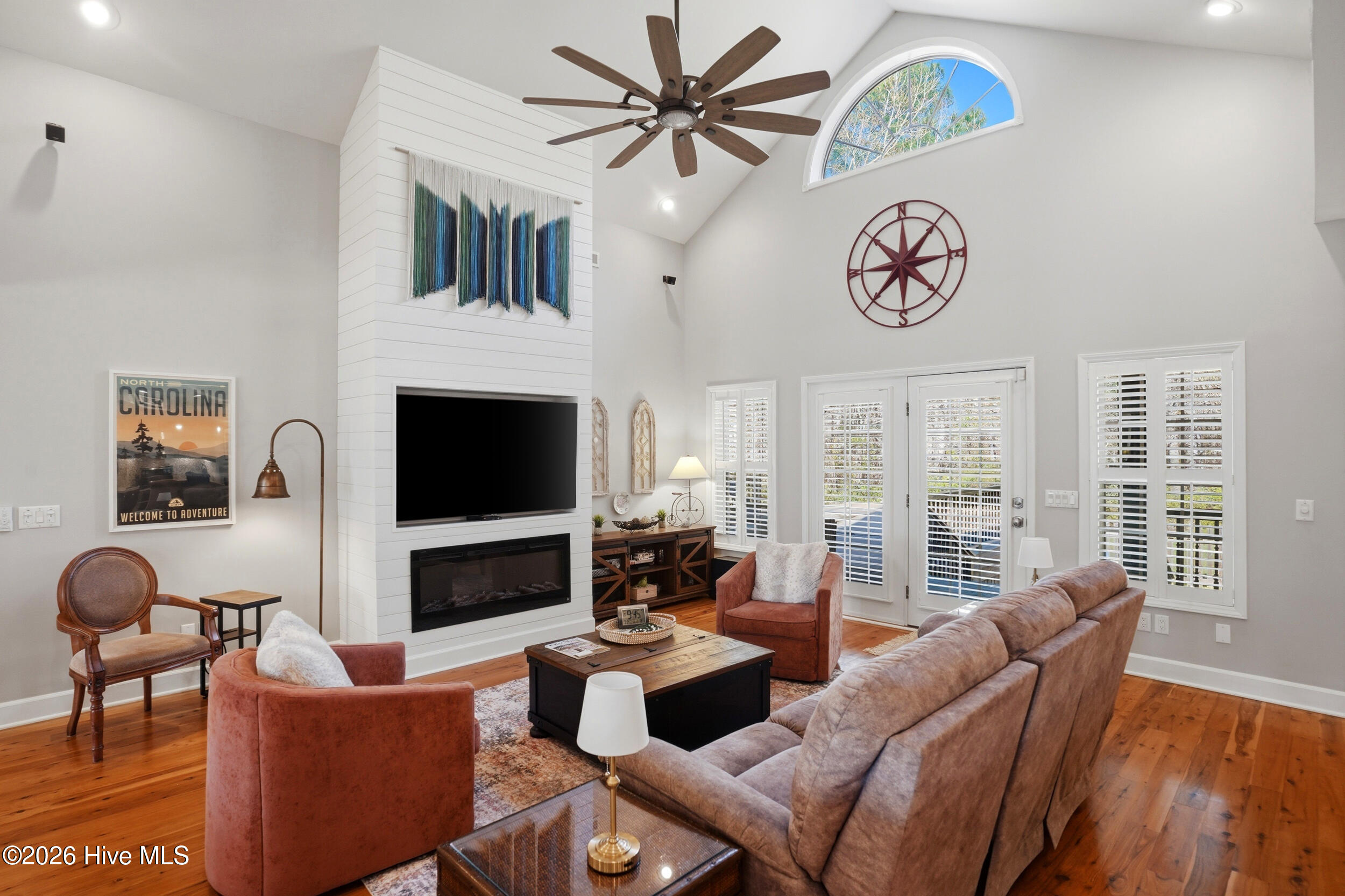 100563300 | Photo 11