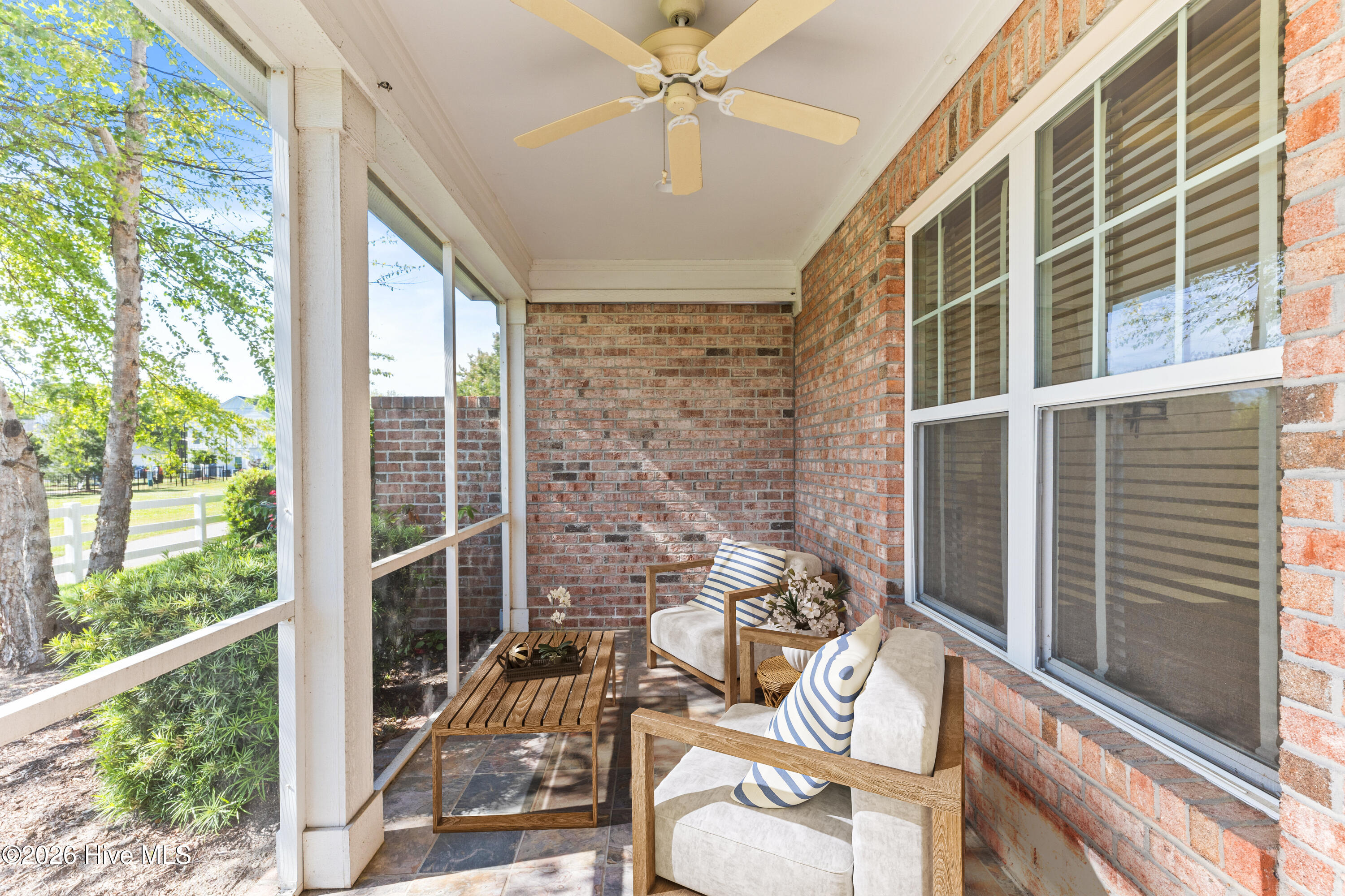 100565451 | Photo 24