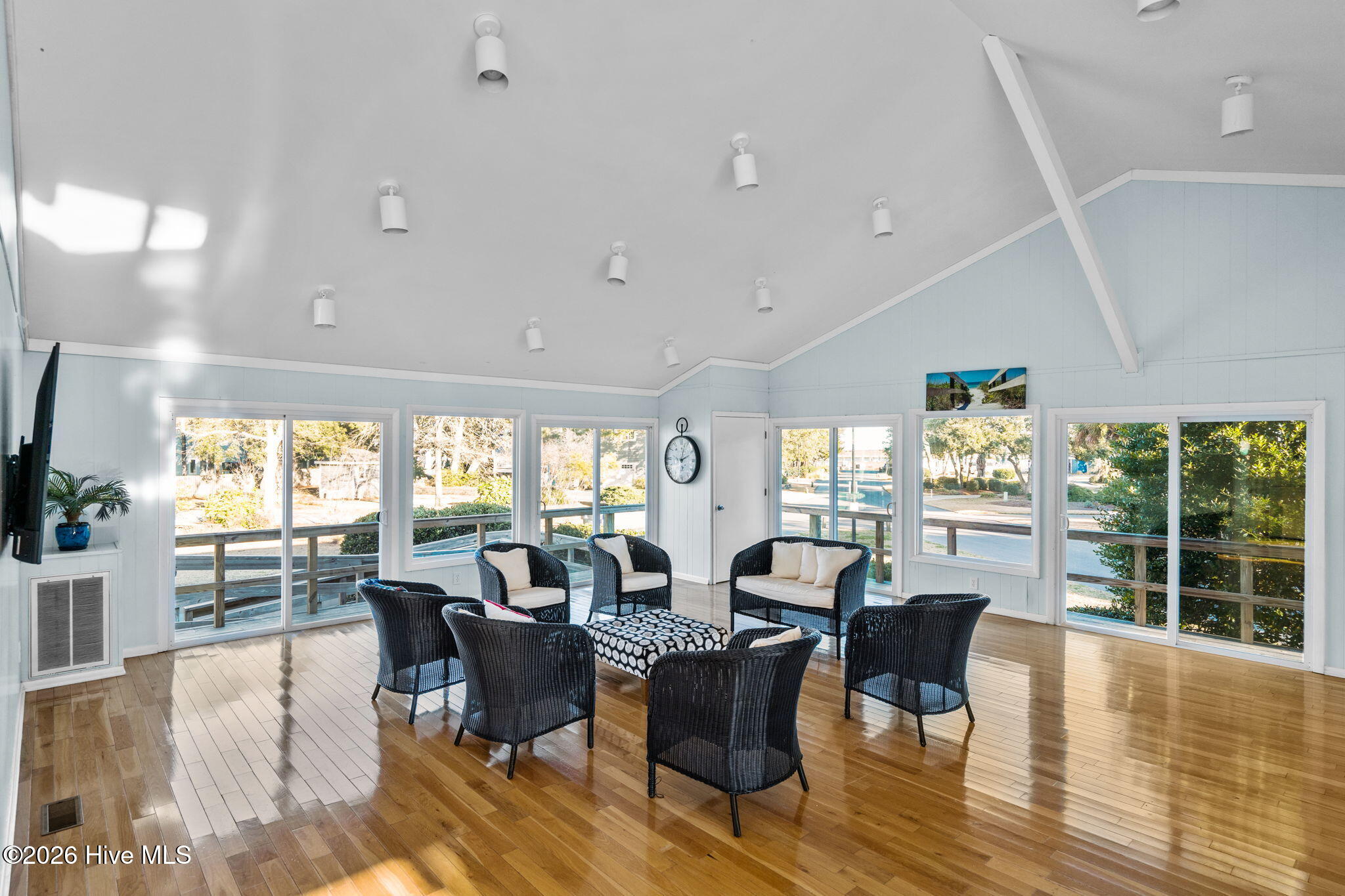 100569550 | Photo 58