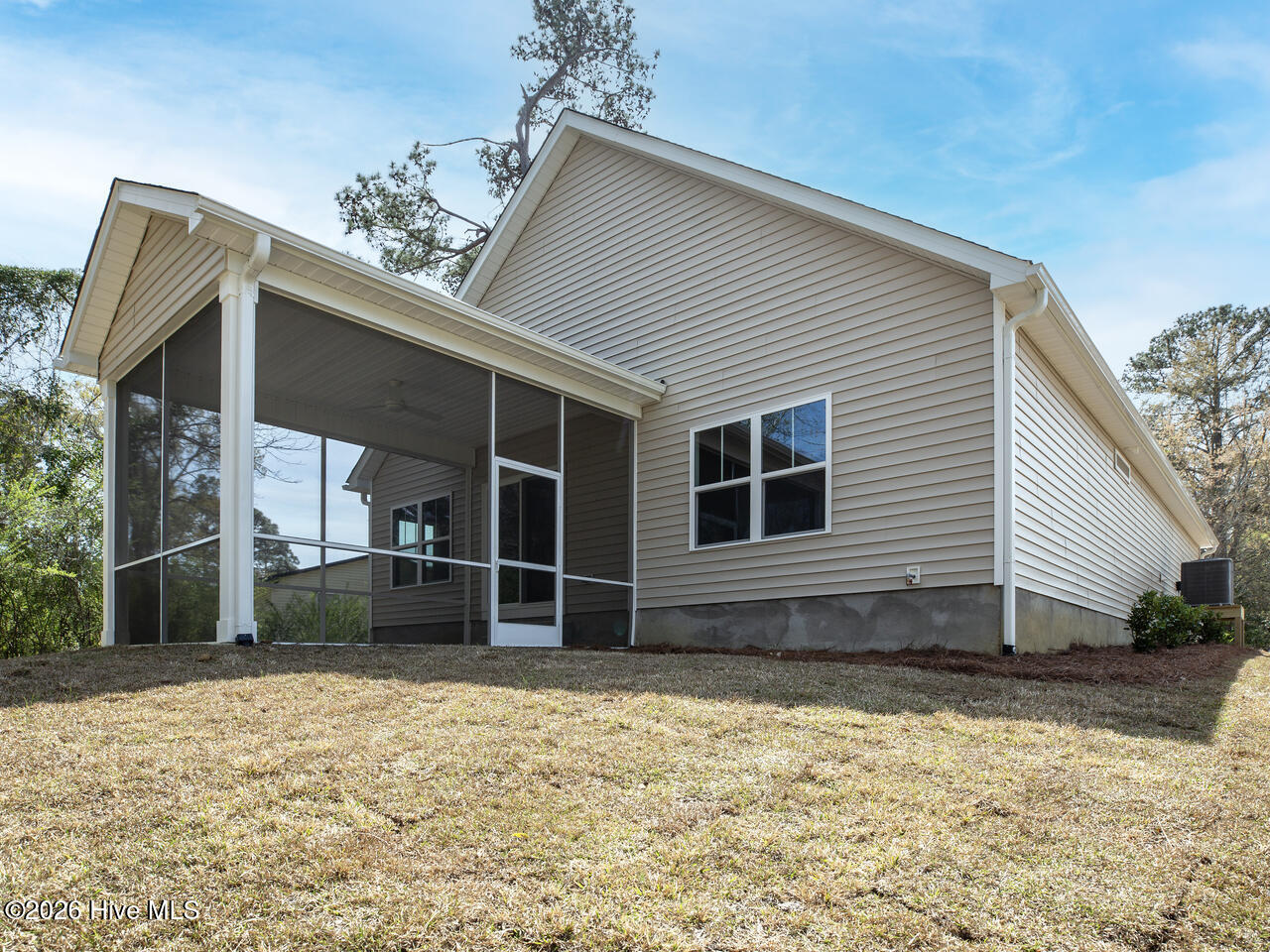 100565274 | Photo 37