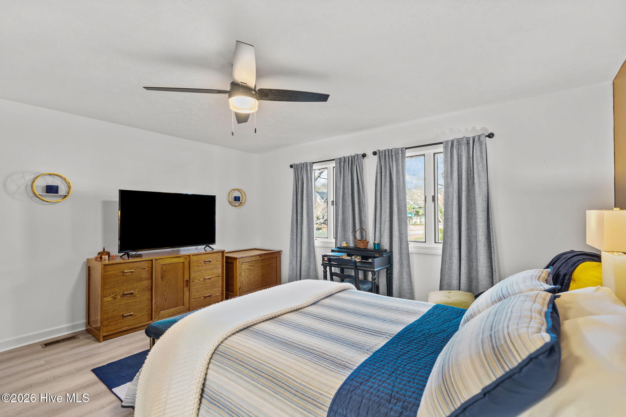 100557388 | Photo 30