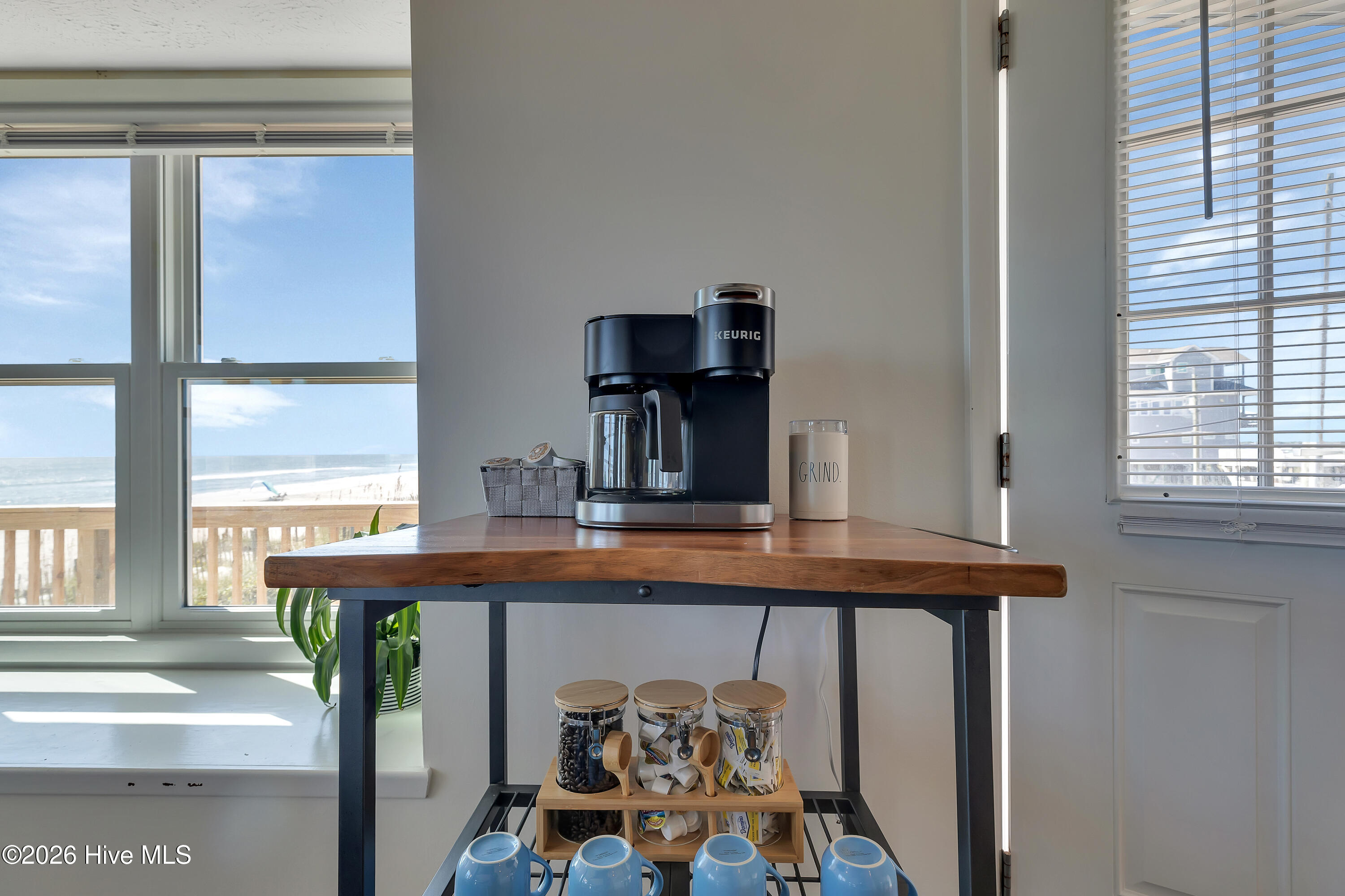 100548009 | Photo 15