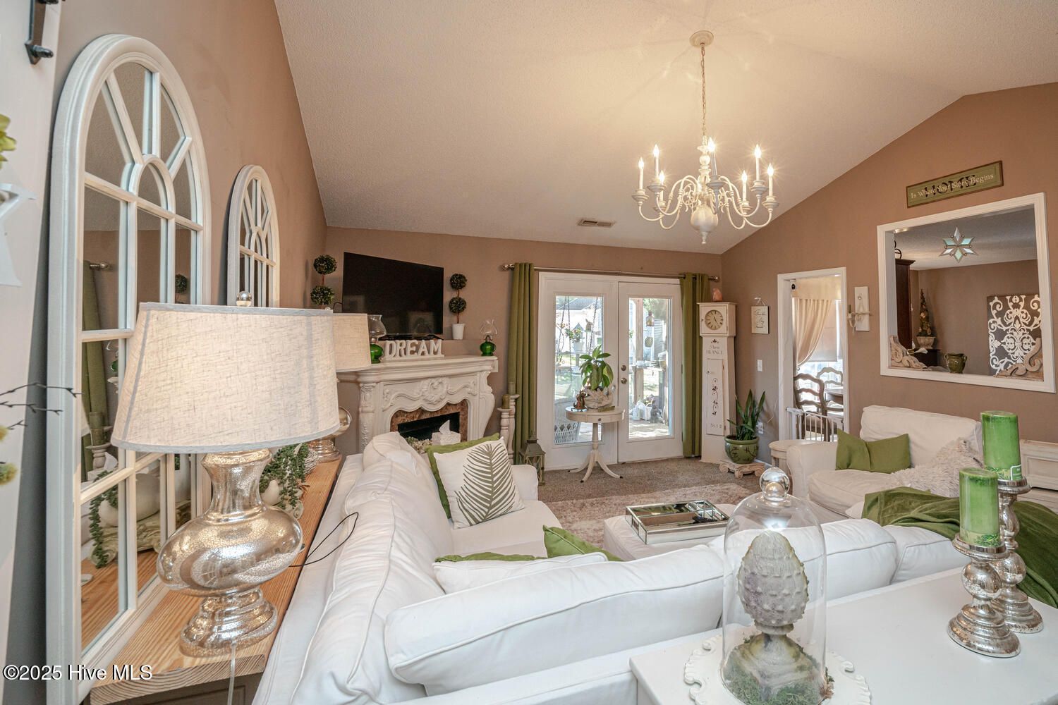 100542303 | Photo 16