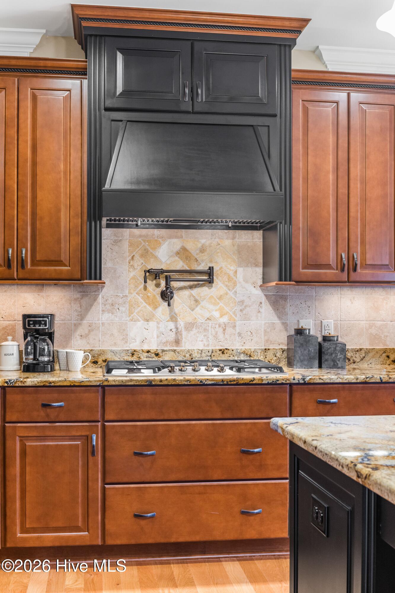 100560596 | Photo 15