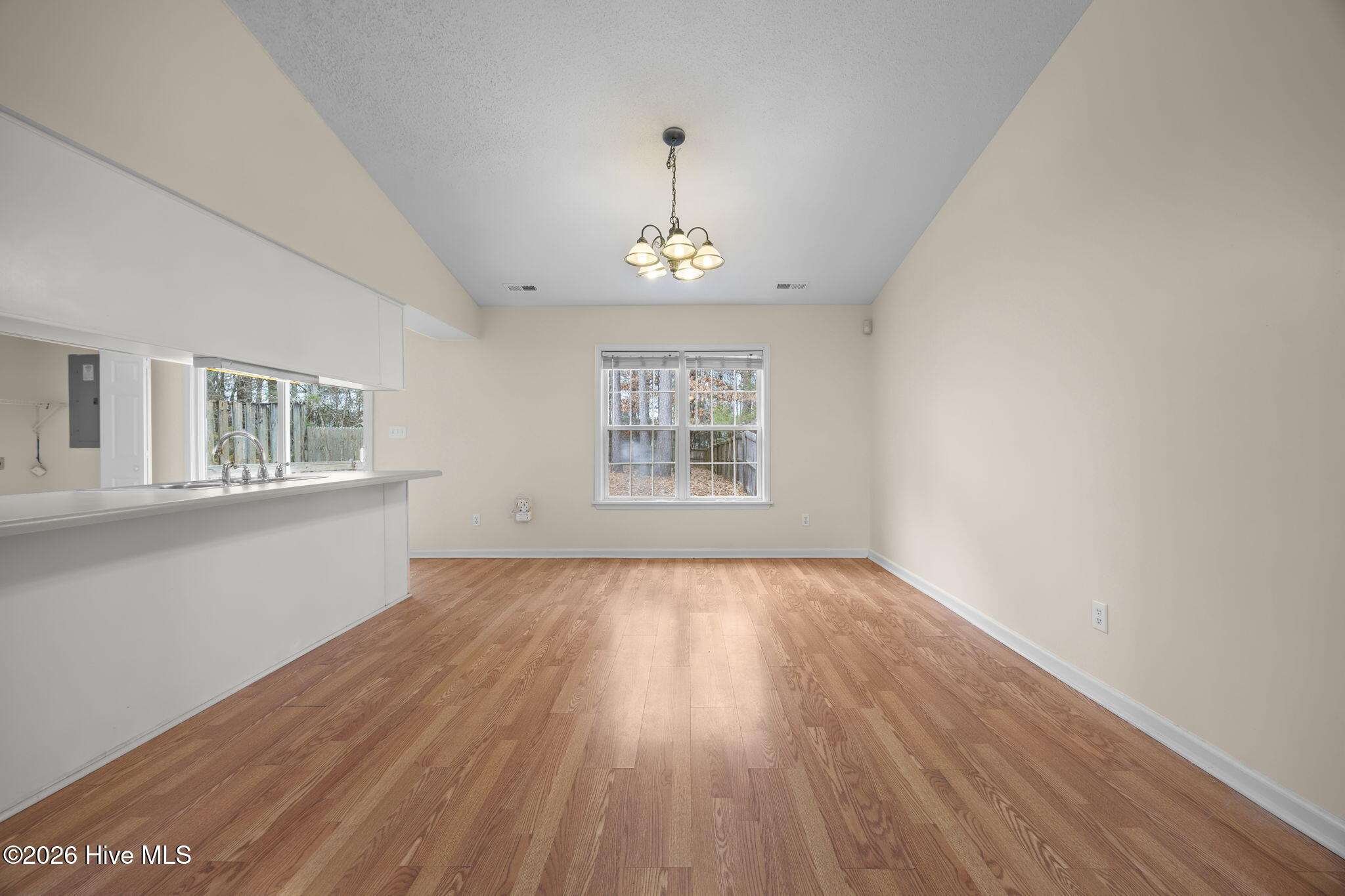 100549500 | Photo 16