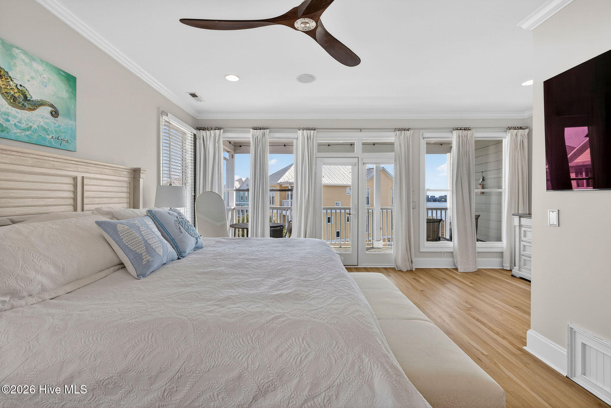 100562225 | Photo 32