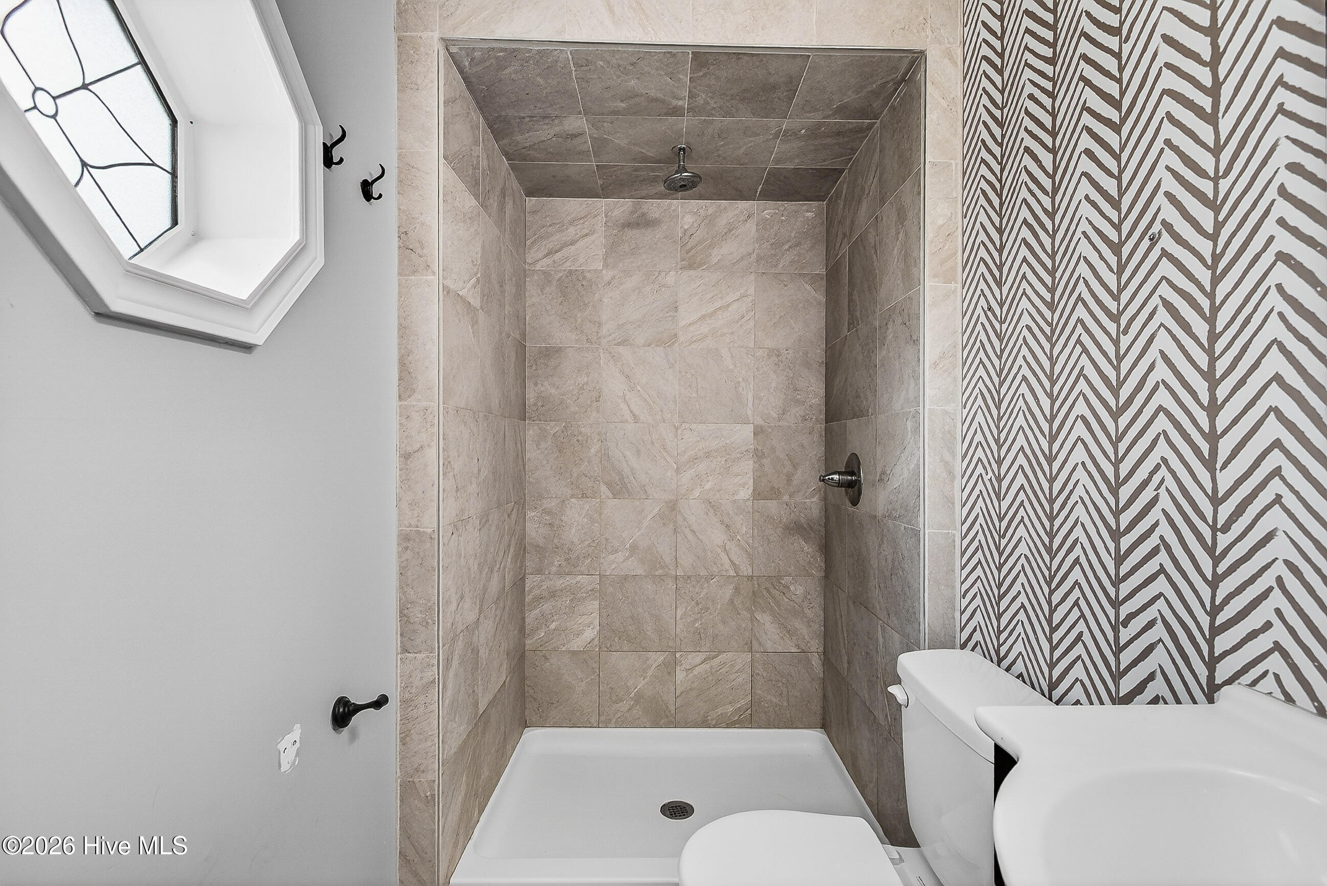 100570580 | Photo 18