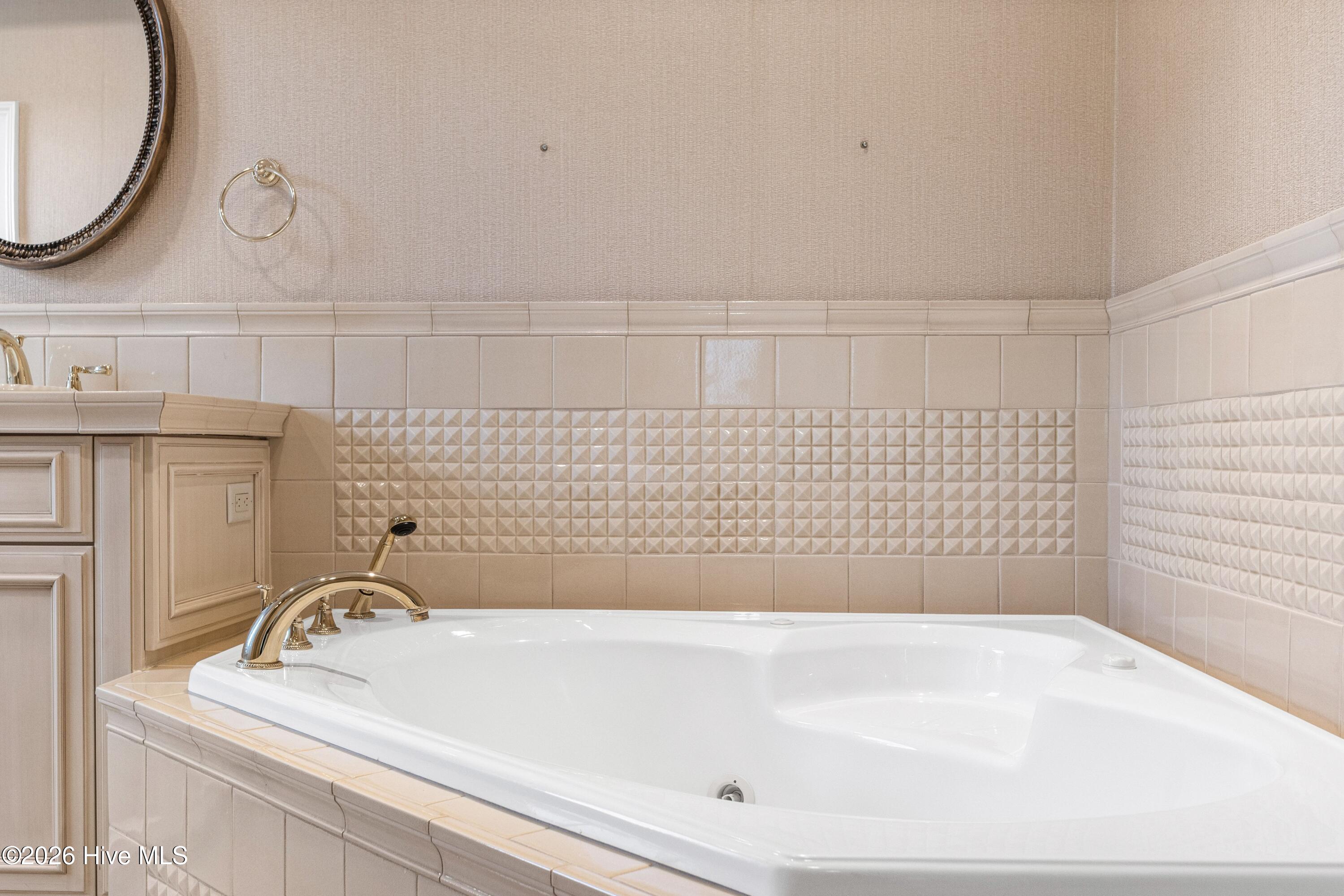 100557099 | Photo 36