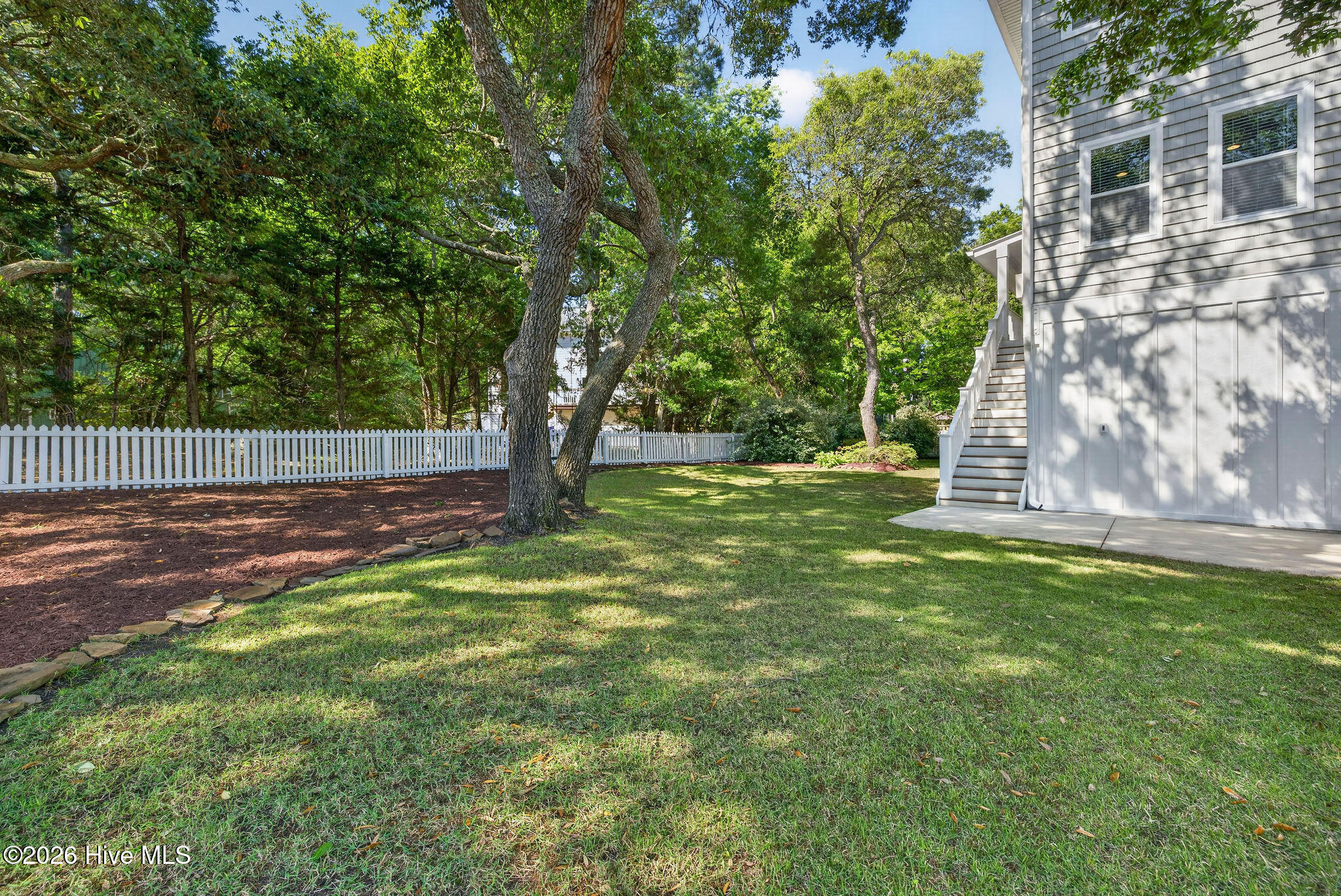 100570117 | Photo 63