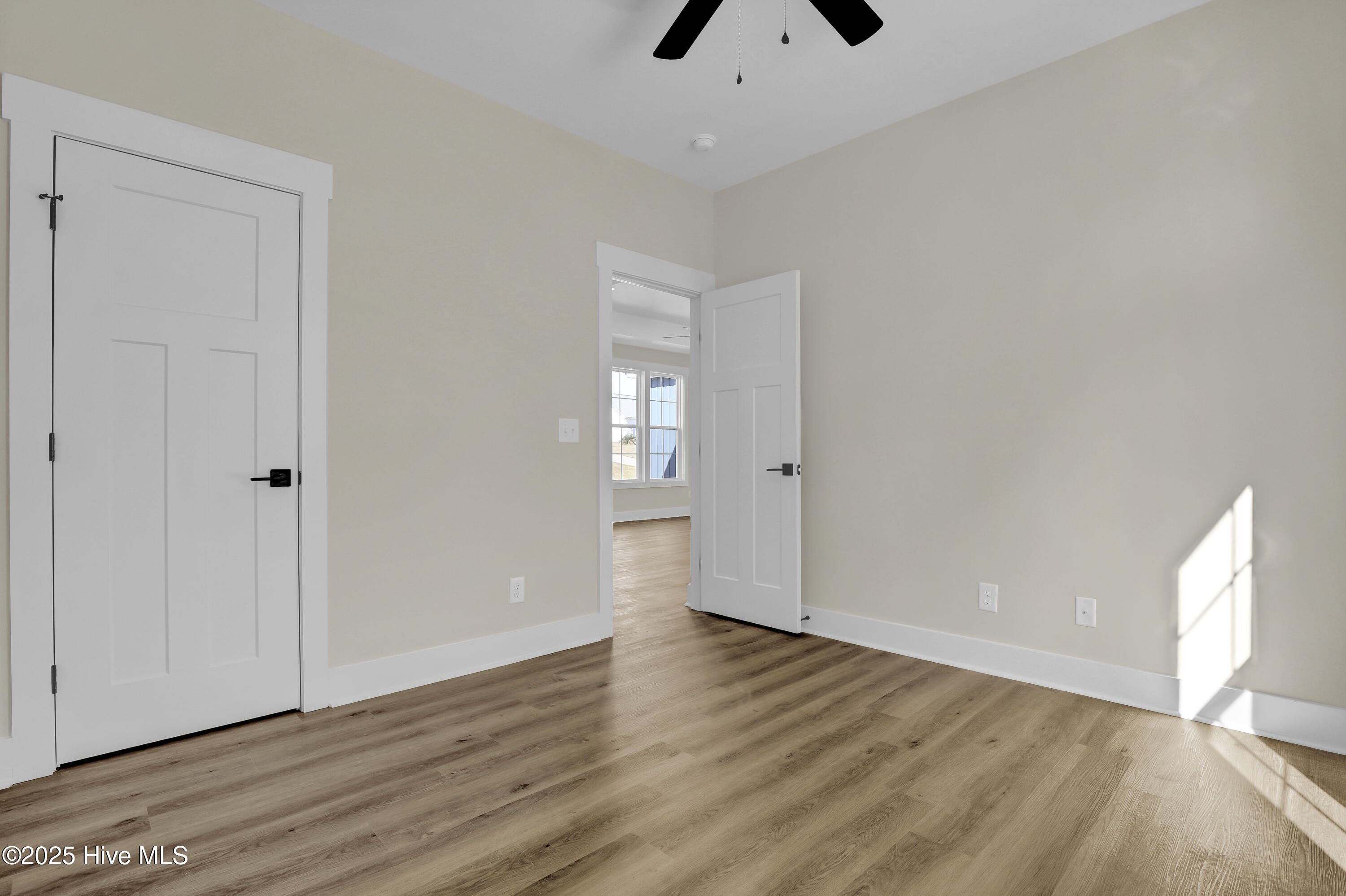 100542406 | Photo 27