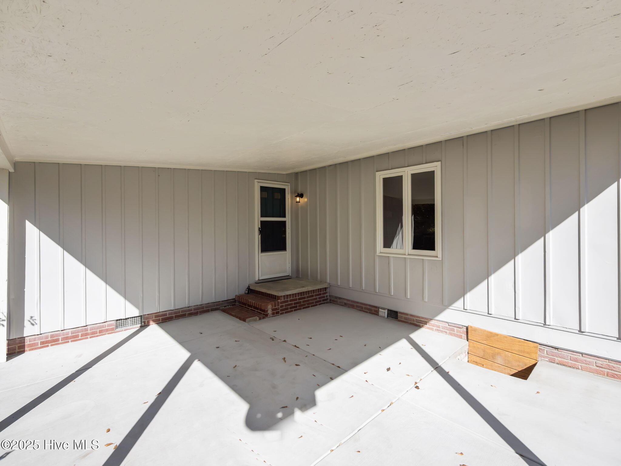 2859 Easy Street,Newport