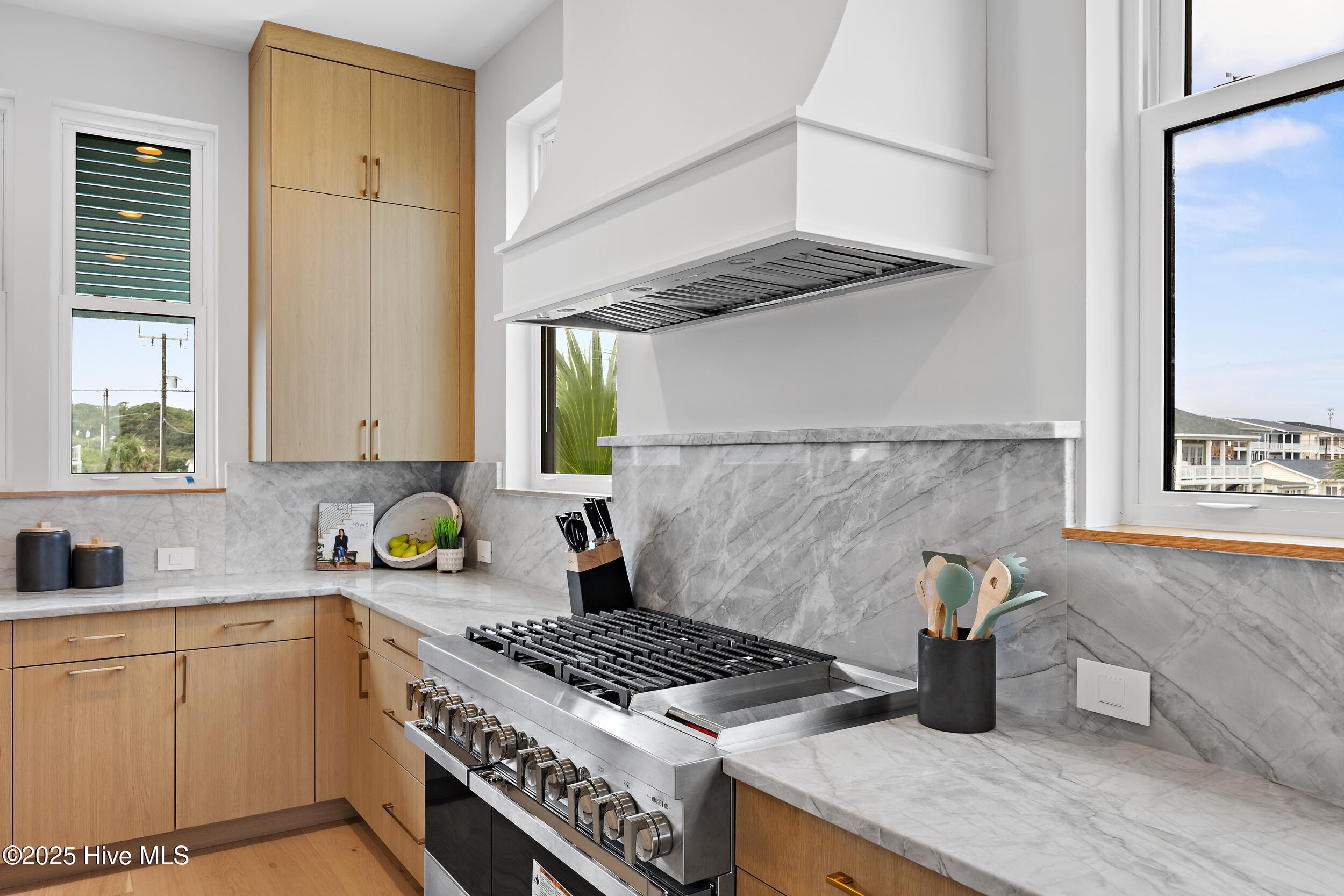 100544110 | Photo 10