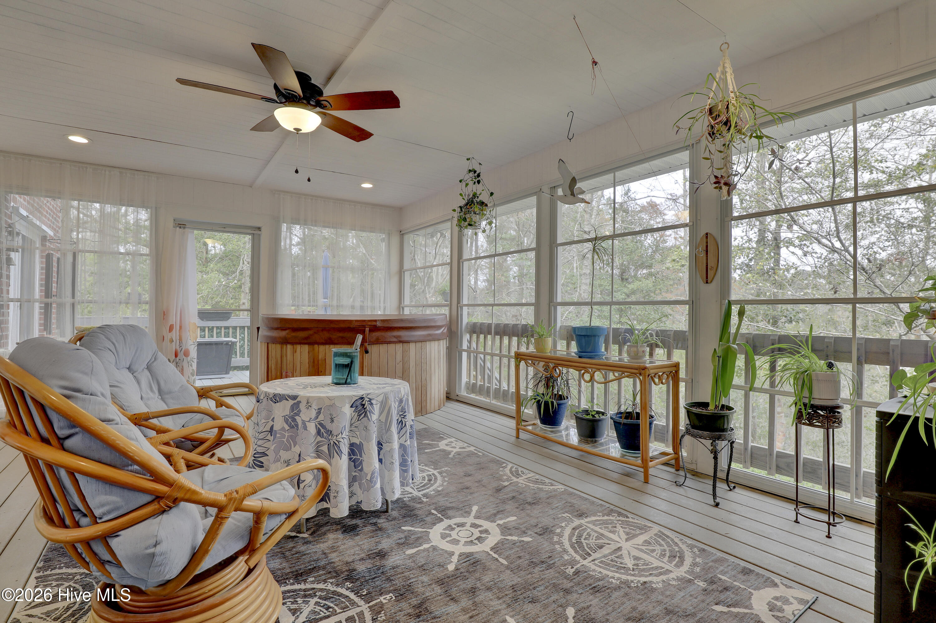 100563243 | Photo 26