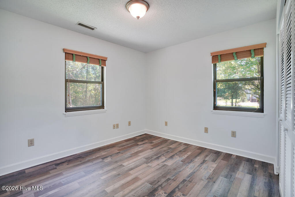 100557409 | Photo 23