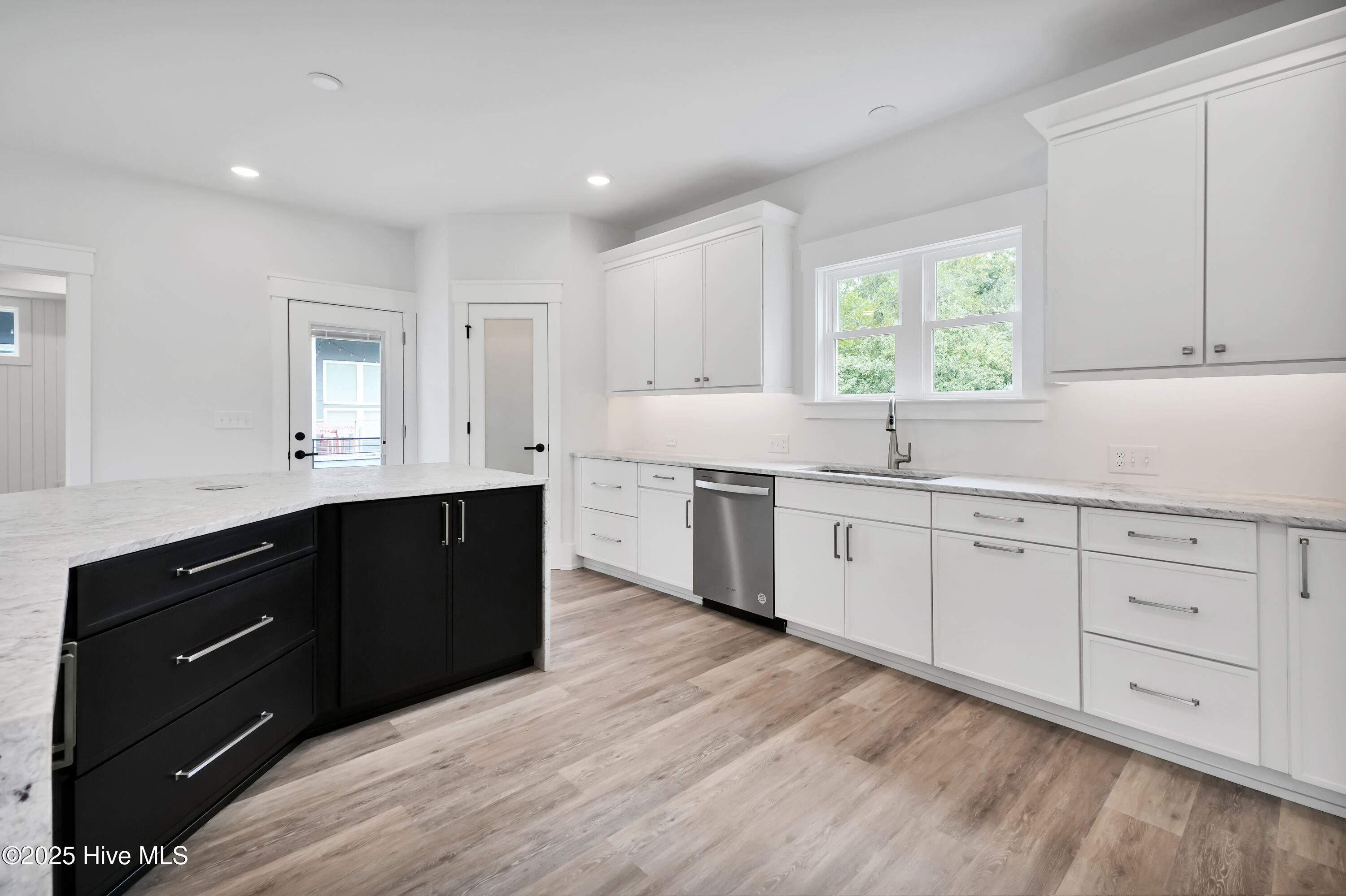 406 Birmingham Avenue, Carolina Beach, NC 28428 – photo 19: 406BirminghamAvenue-16