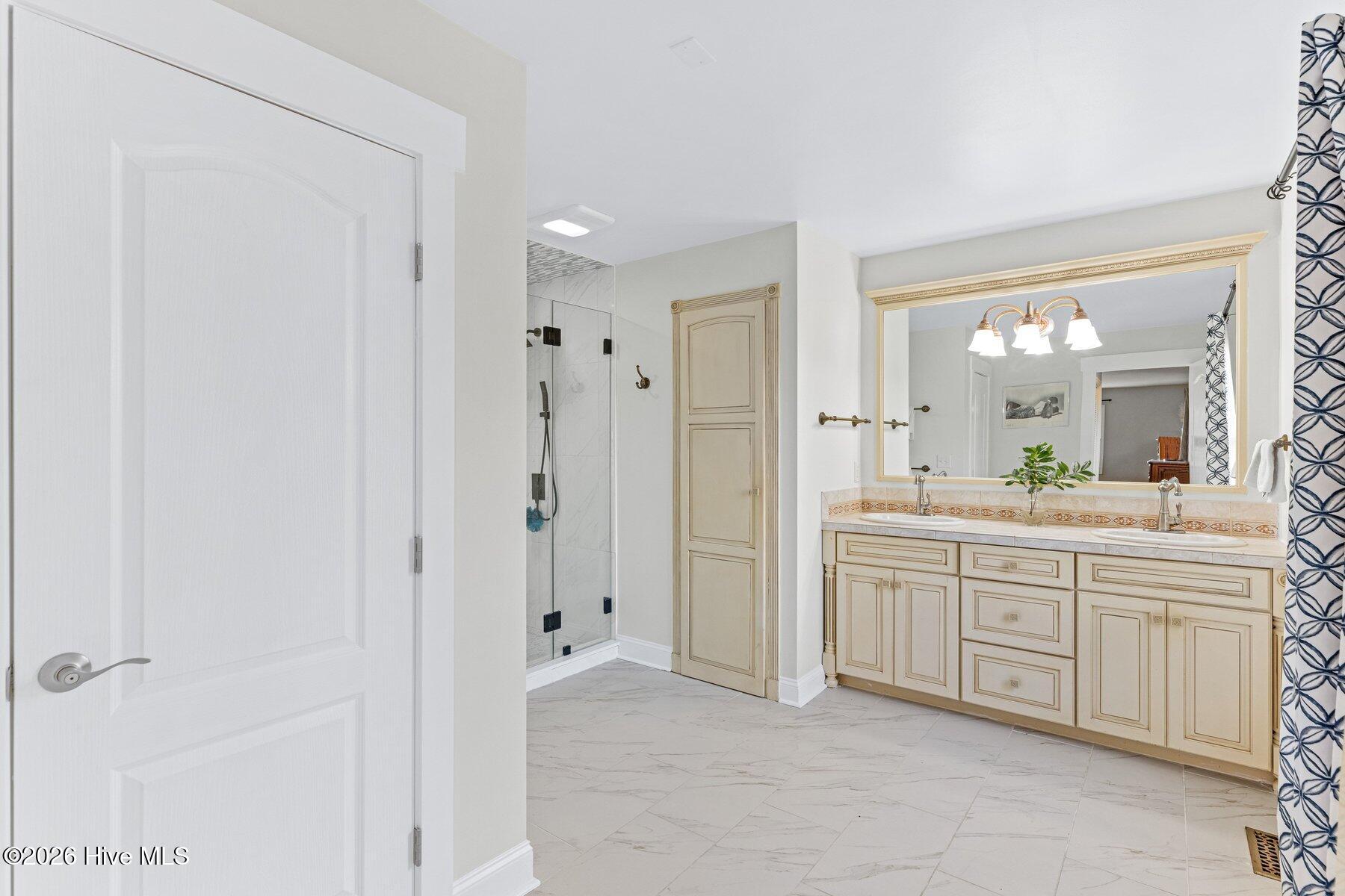 100551299 | Photo 24