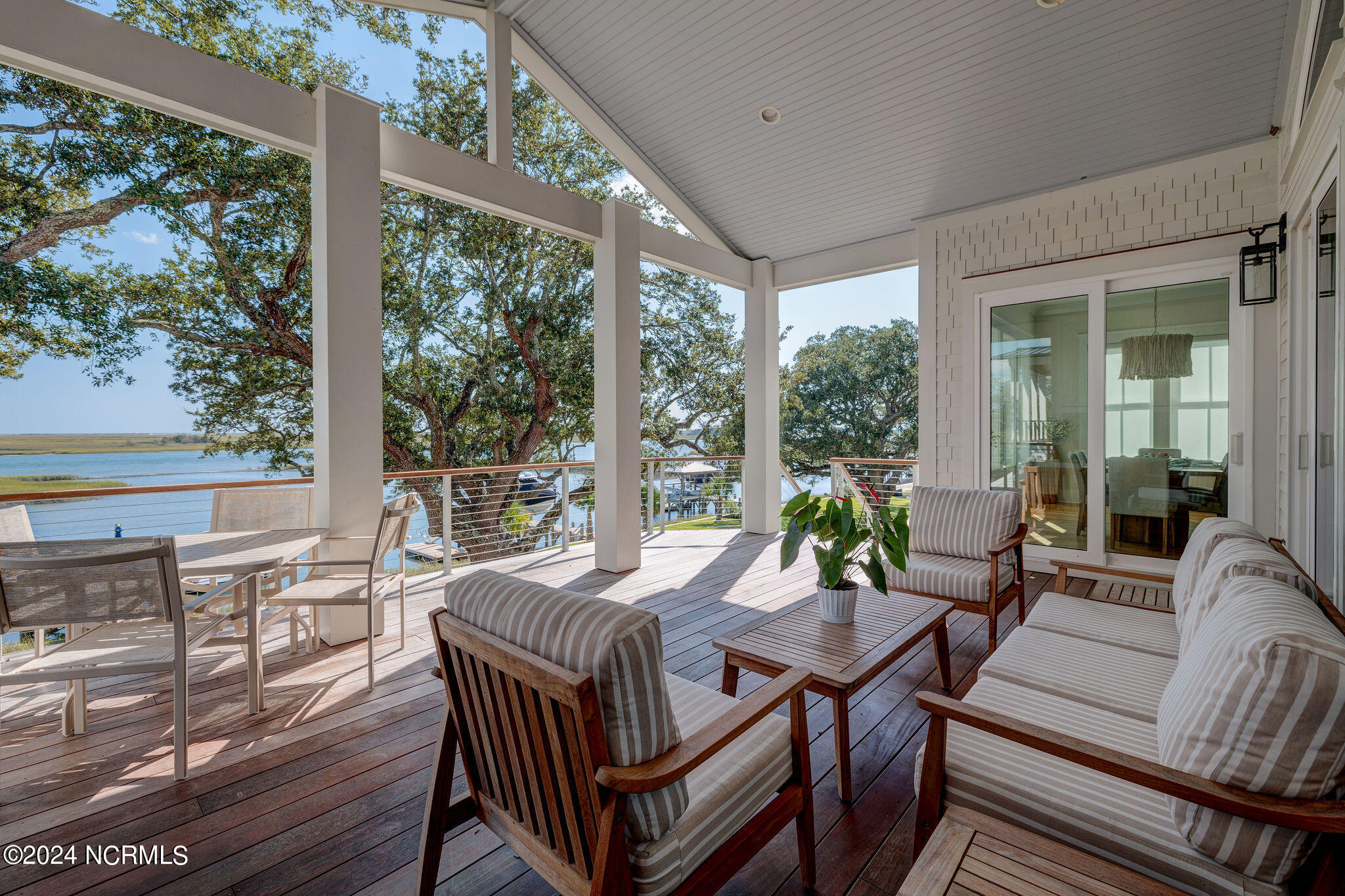 100547028 | Photo 80