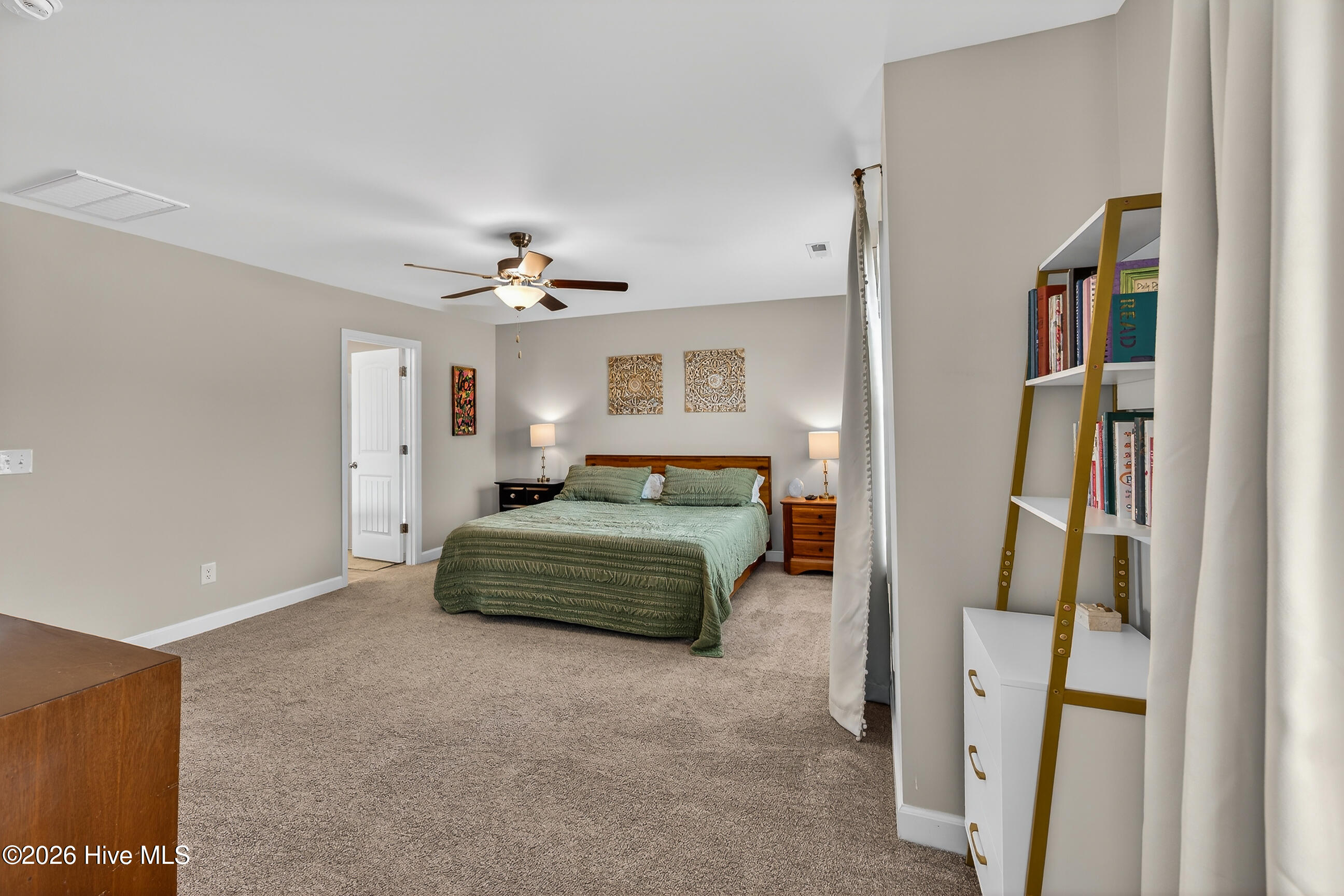 100561356 | Photo 27