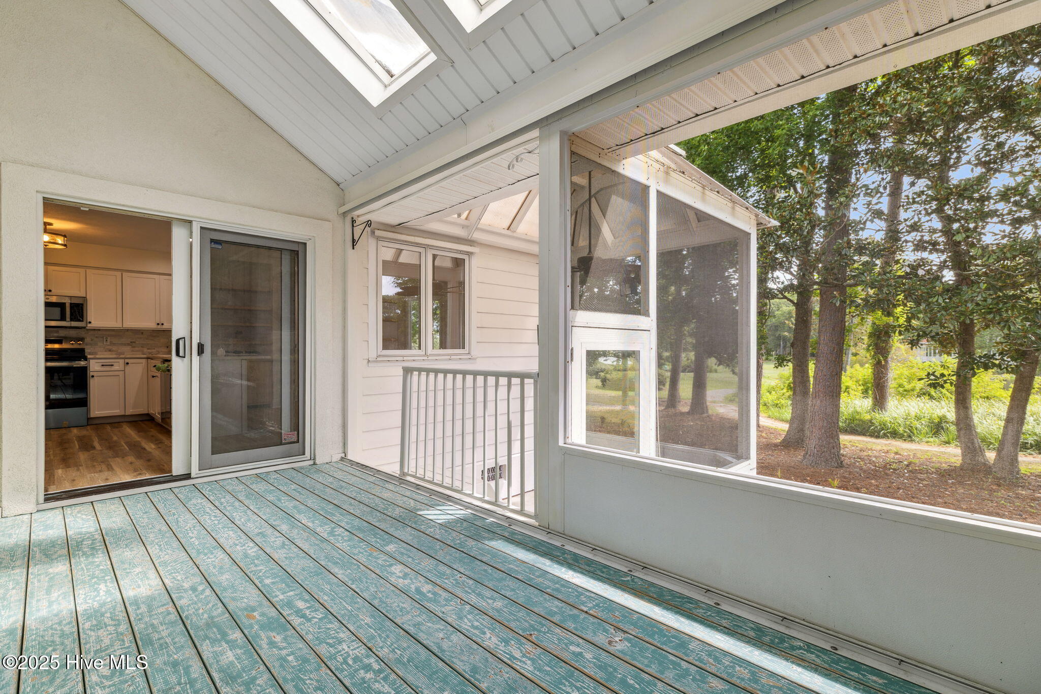 100517778 | Photo 42