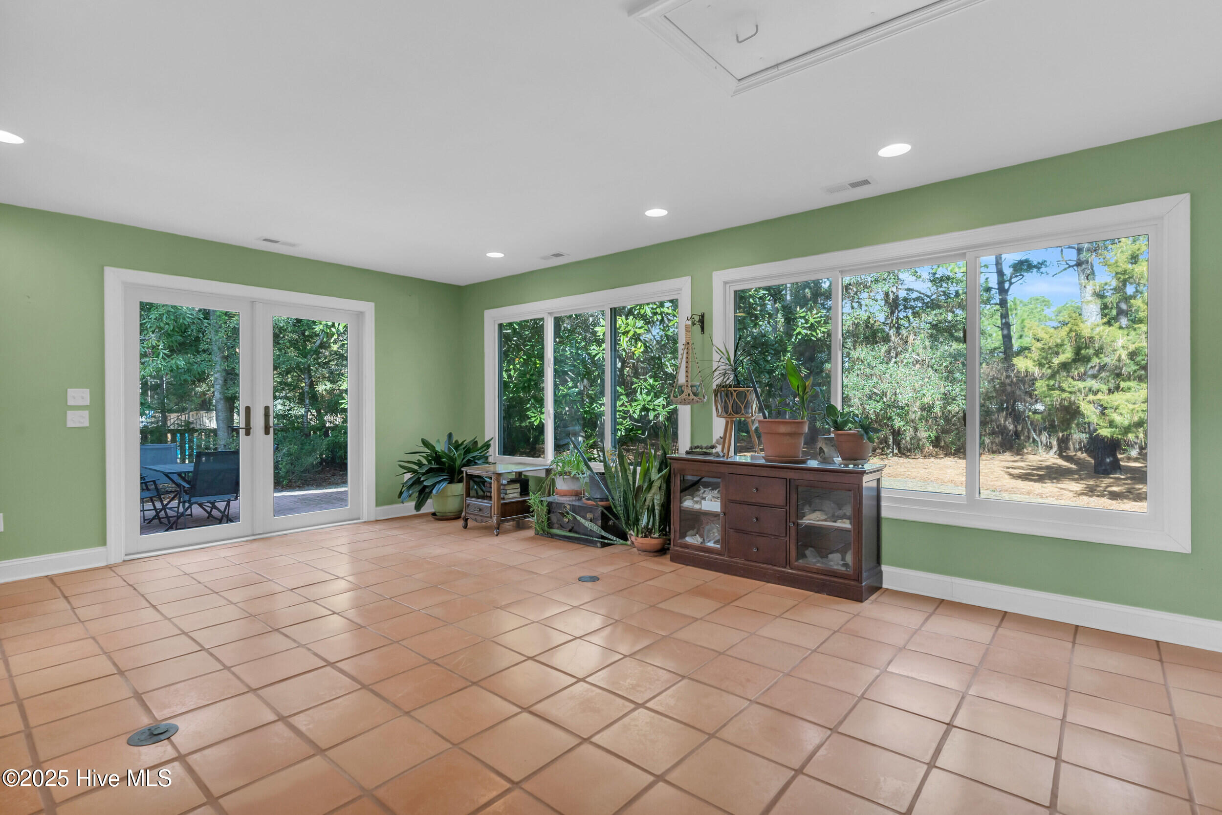 100546035 | Photo 23