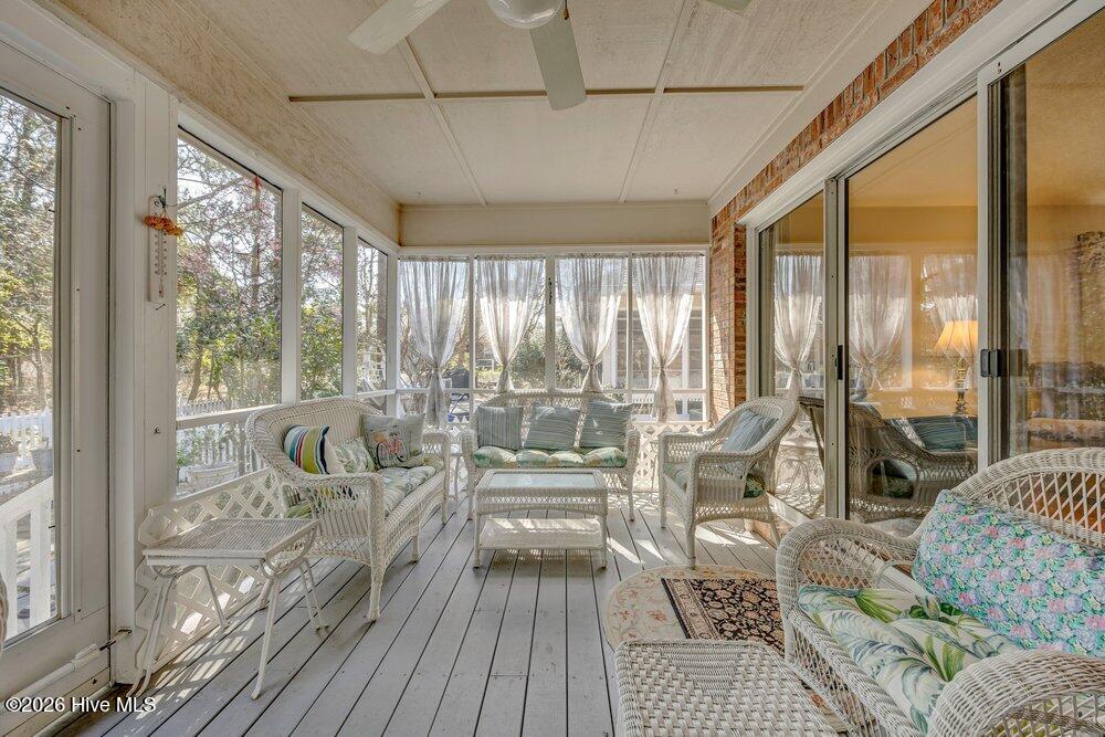 100558144 | Photo 25